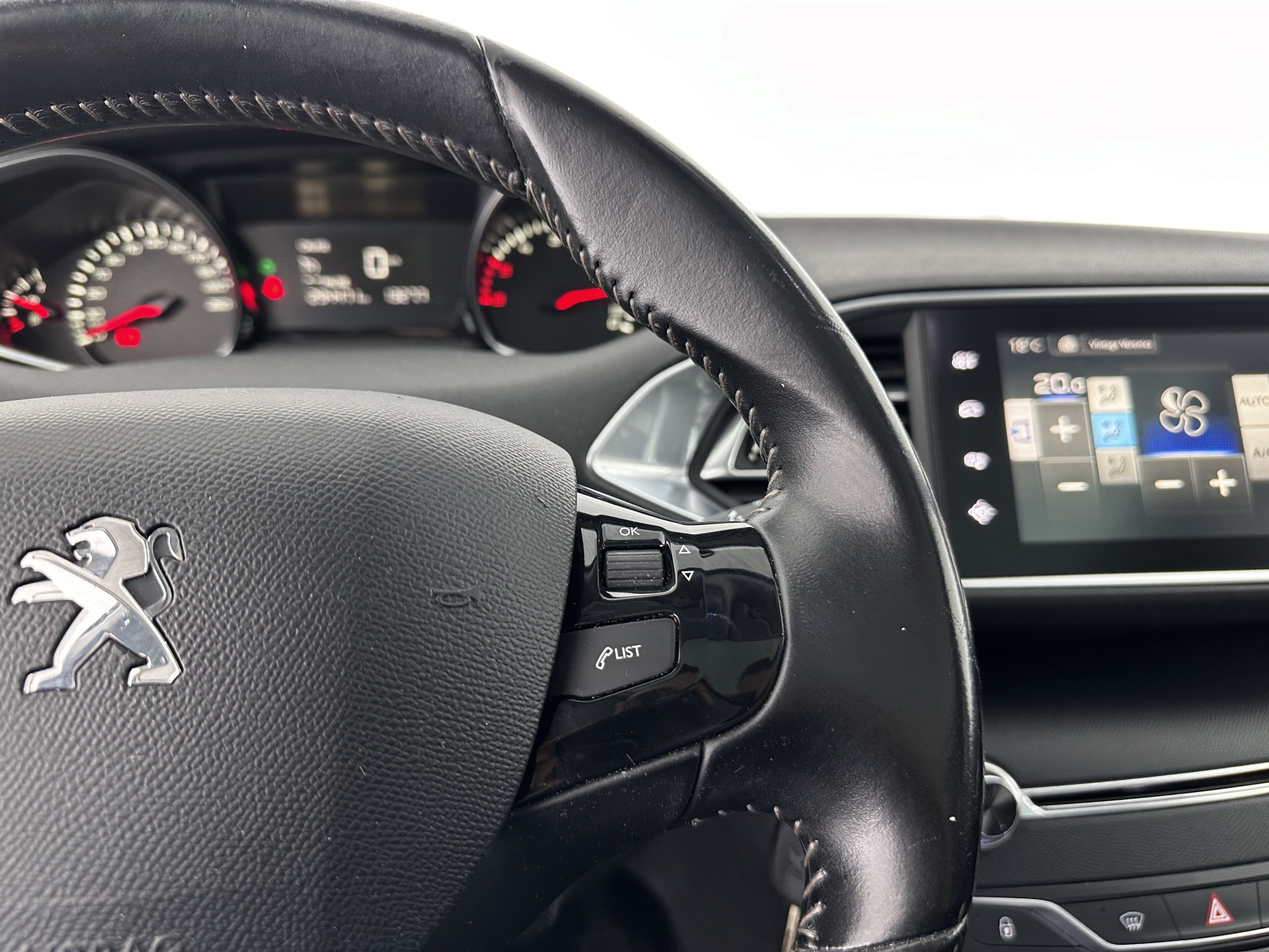 Peugeot 308 SW 1.6 BlueHDI Blue Lease Executive Pack *PANO | CAMERA | NAVI-FULLMAP | ECC | PDC | CRUISE | LANE-ASSIST | COMFORT-SEATS | 16"ALU*