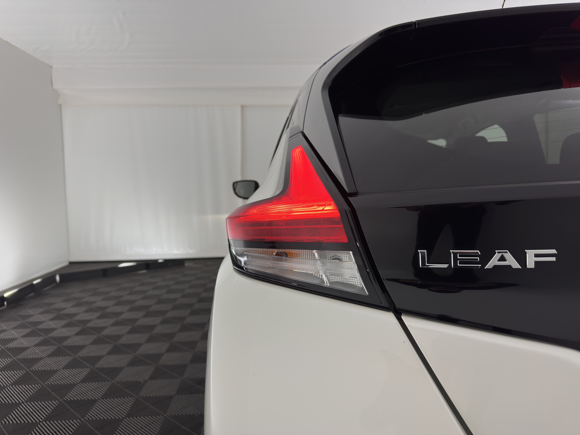 Nissan LEAF e+ Tekna 62 kWh {SOH-95%} (INCL-BTW) *Aut.*LEATHER-MICROFIBRE | FULL-LED | ADAPTIVE-CRUISE | BOSE-AUDIO | TOP-VIEW | DAB | KEYLESS | NAVI-FULLMAP | DAB | HEATED-COMFORTSEATS | BLIND-SPOT | PRIVACY-GLASS | 17''ALU*