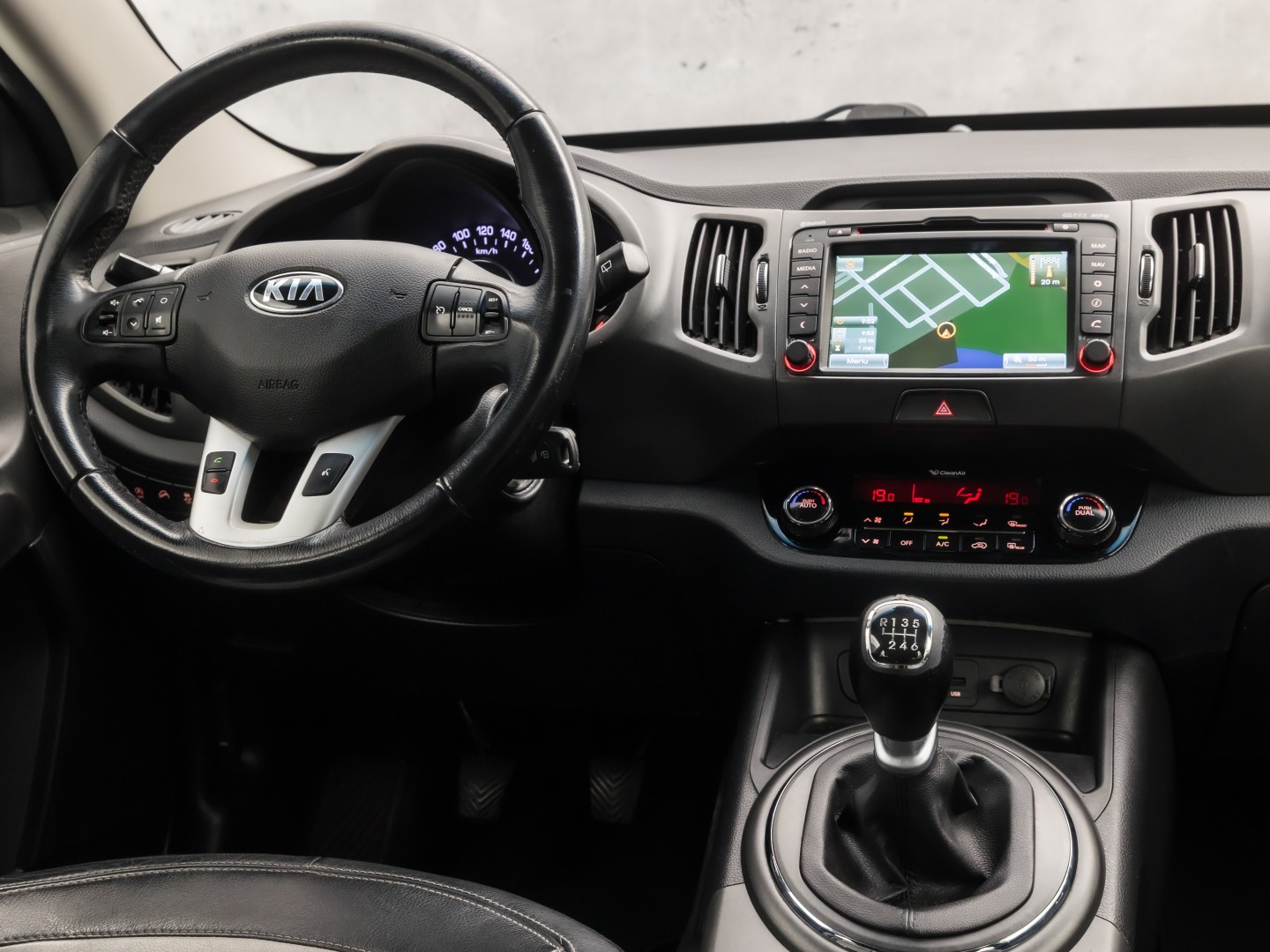 Kia Sportage 1.6 GDI Super Pack Sport (NAVIGATIE, CAMERA, CLIMATE, LEDER, SPORTSTOELEN, CRUISE, GETINT GLAS, NIEUWSTAAT)