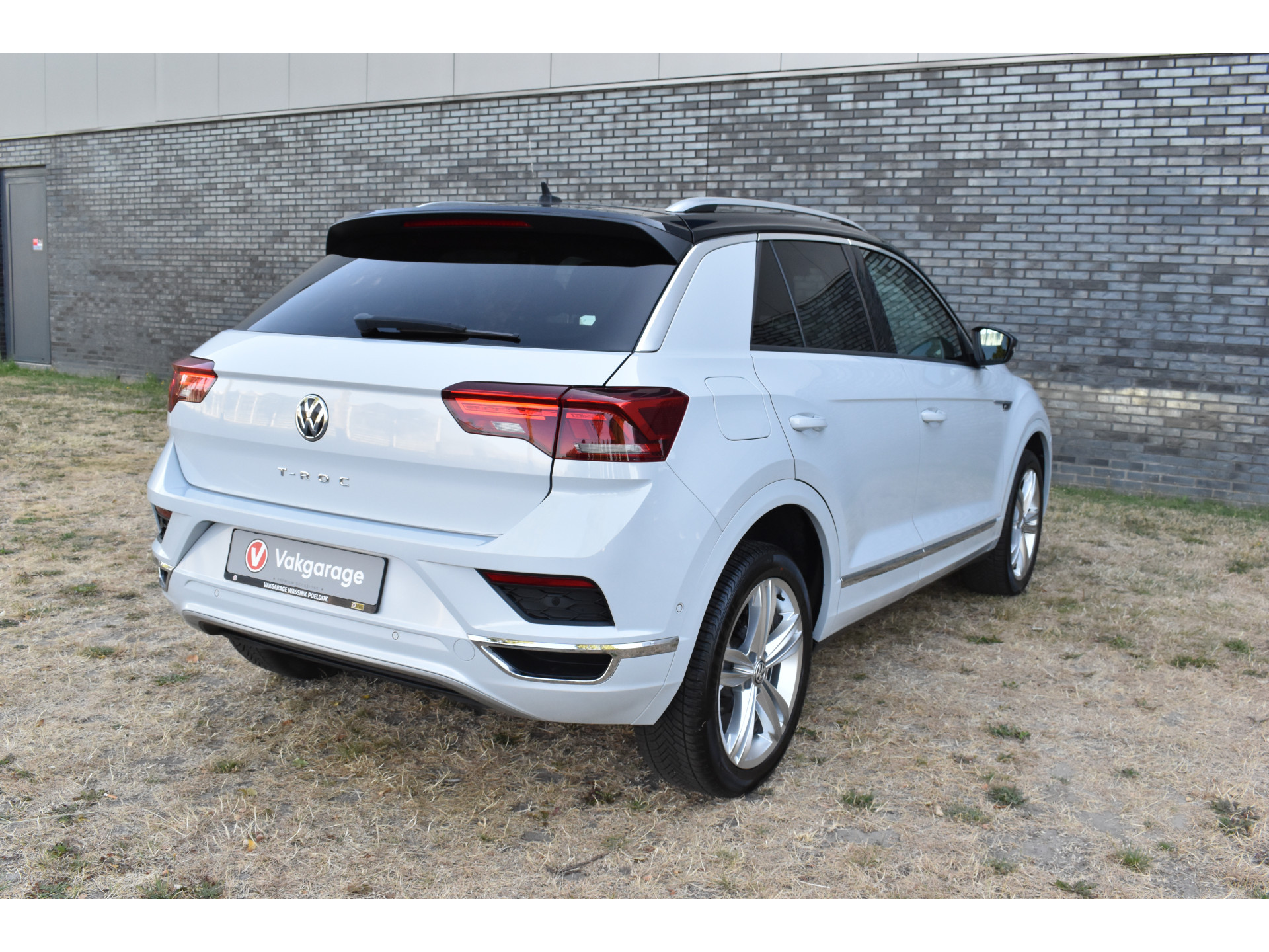 Volkswagen T-Roc 1.5 TSI Sport Business R Carplay Automaat R-line Zwart dak