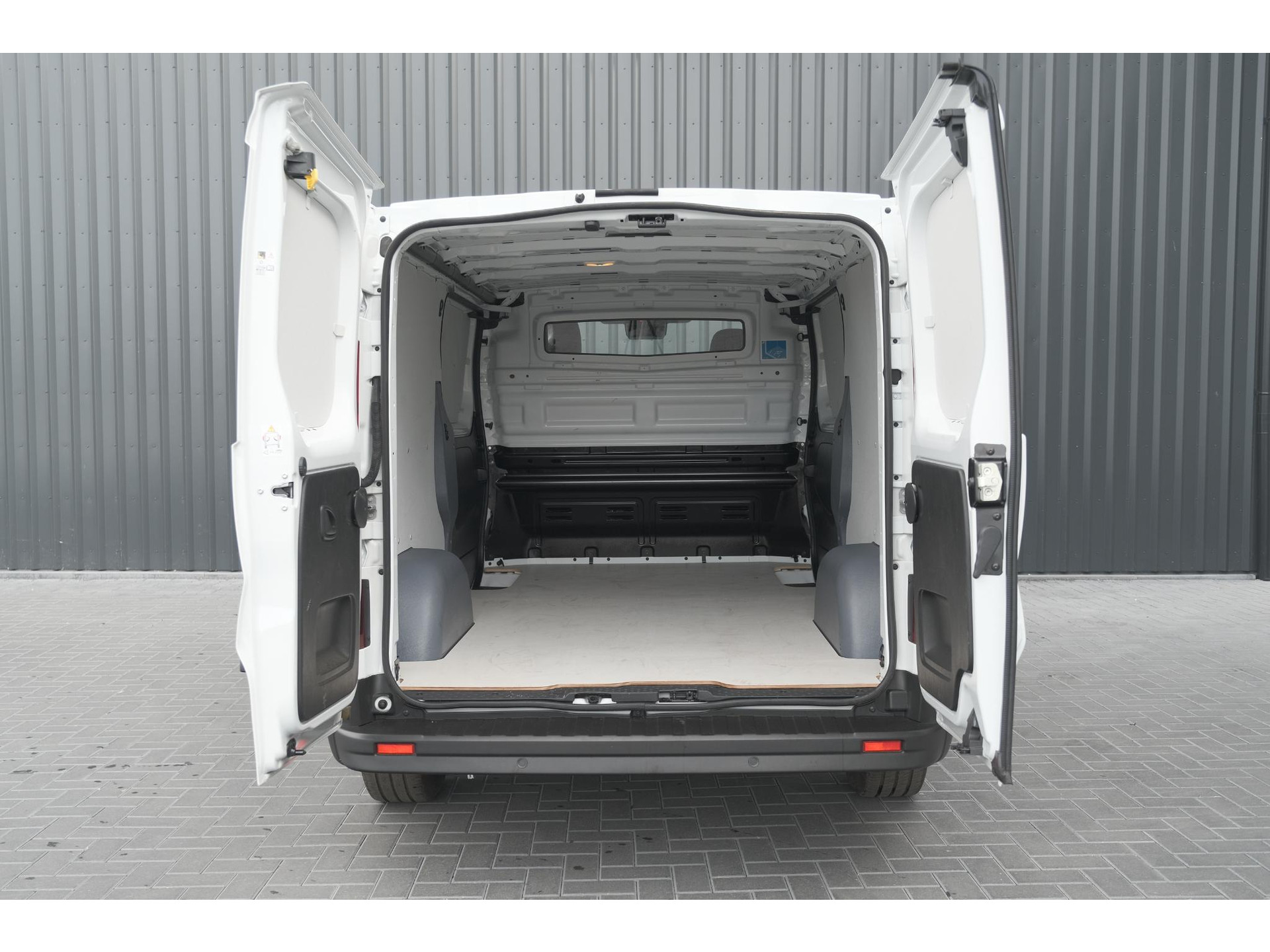 Renault Trafic E-Tech T29 L1H1 Advance 52 kWh | Laadruimte-pakket | Parkeerpakket | 3 fase lader | Camera