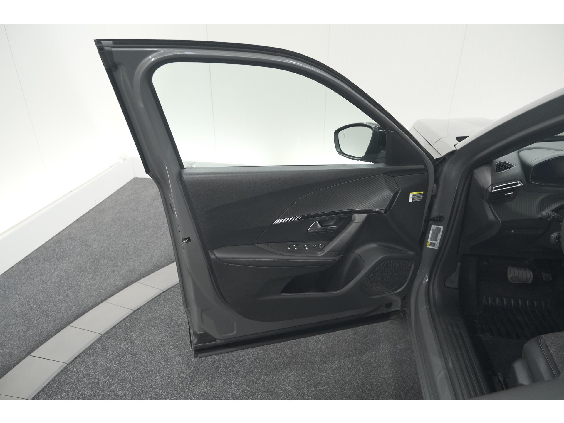 Peugeot 2008 Hybrid 136 e-DCS6 Allure | 360 Camera | Adaptieve Cruise Control | Dodehoekdetectie | Navigatie