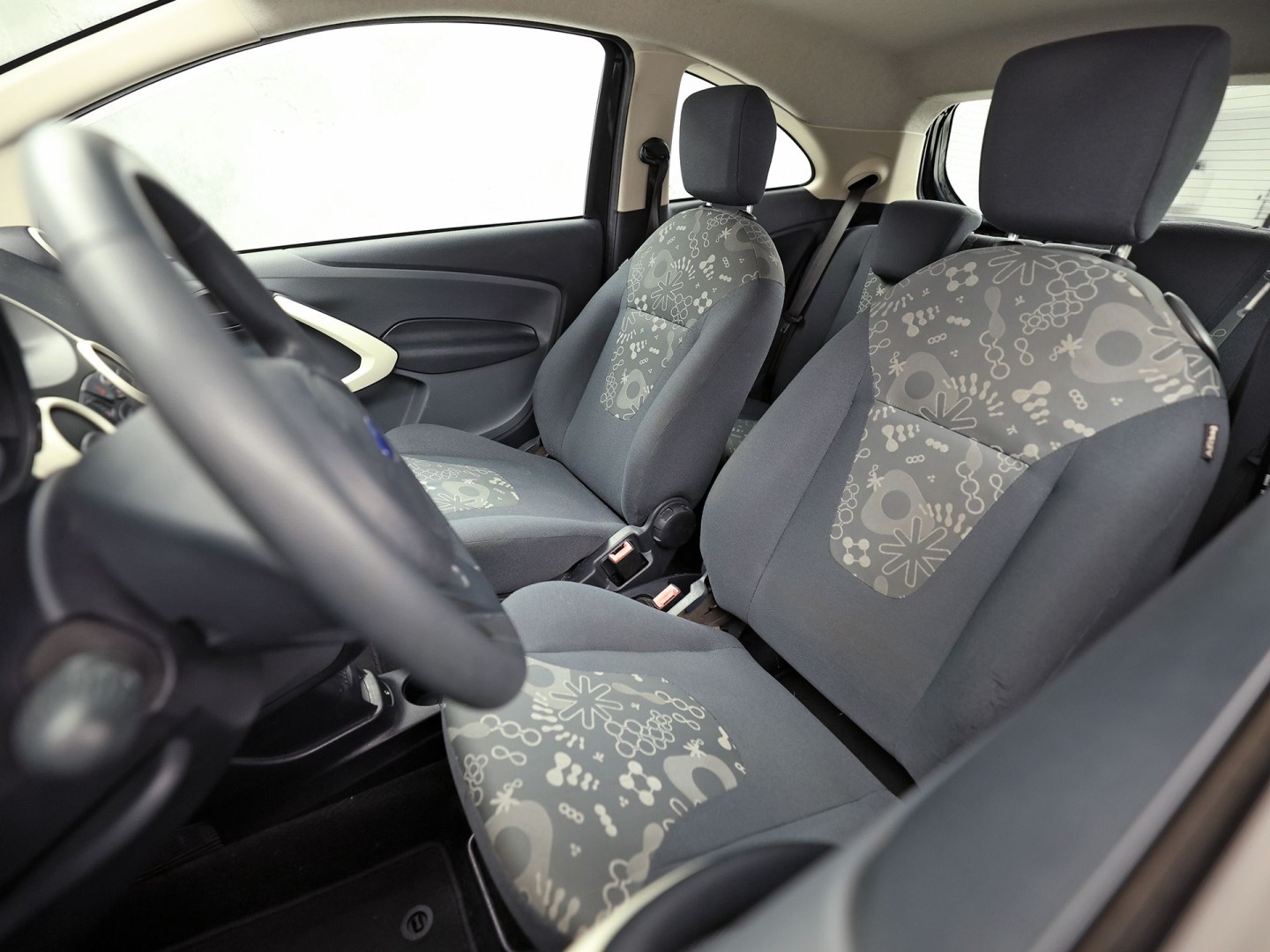 Ford Ka 1.2 Cool & Sound (AIRCO, ELEK RAMEN, SPORTSTOELEN, NIEUWE APK, NIEUWSTAAT)