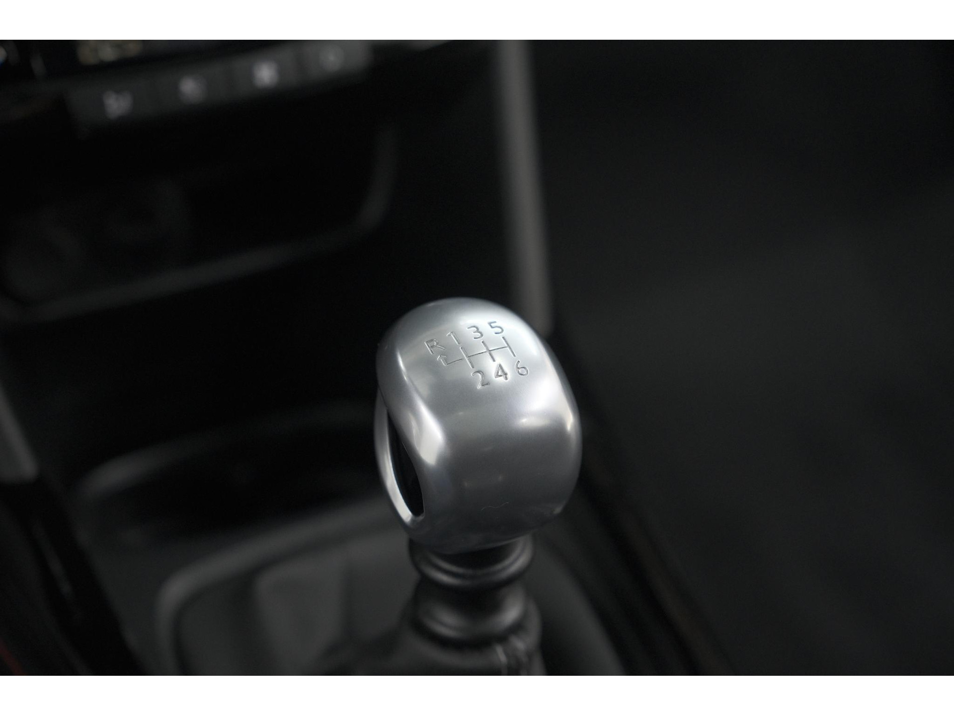 Peugeot 2008 PureTech 110 Allure | Panoramadak | Navigatie | Camera | Parkeersensoren