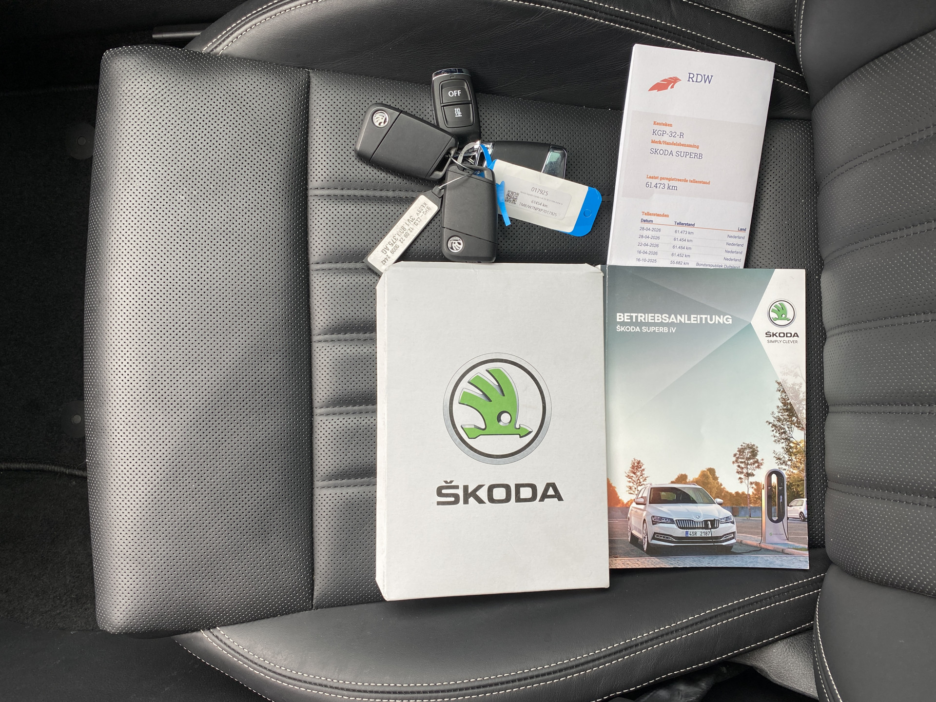 ŠKODA Superb Combi 1.4 TSI iV 218 pk Business Edition Plus AUT. | 1e eigenaar | navigatie | panoramadak | trekhaak | leder interieur