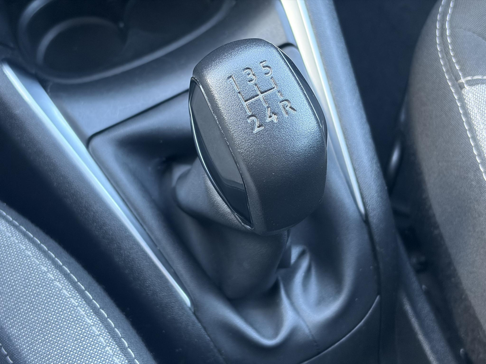 Peugeot 208 1.2 PureTech Blue Lion ✓1e Eigenaar✓Navi✓Trekhaak✓Carplay✓Airco✓Cruise✓Pdc✓5 Deurs✓N.A.P✓Apk tot 09-2027