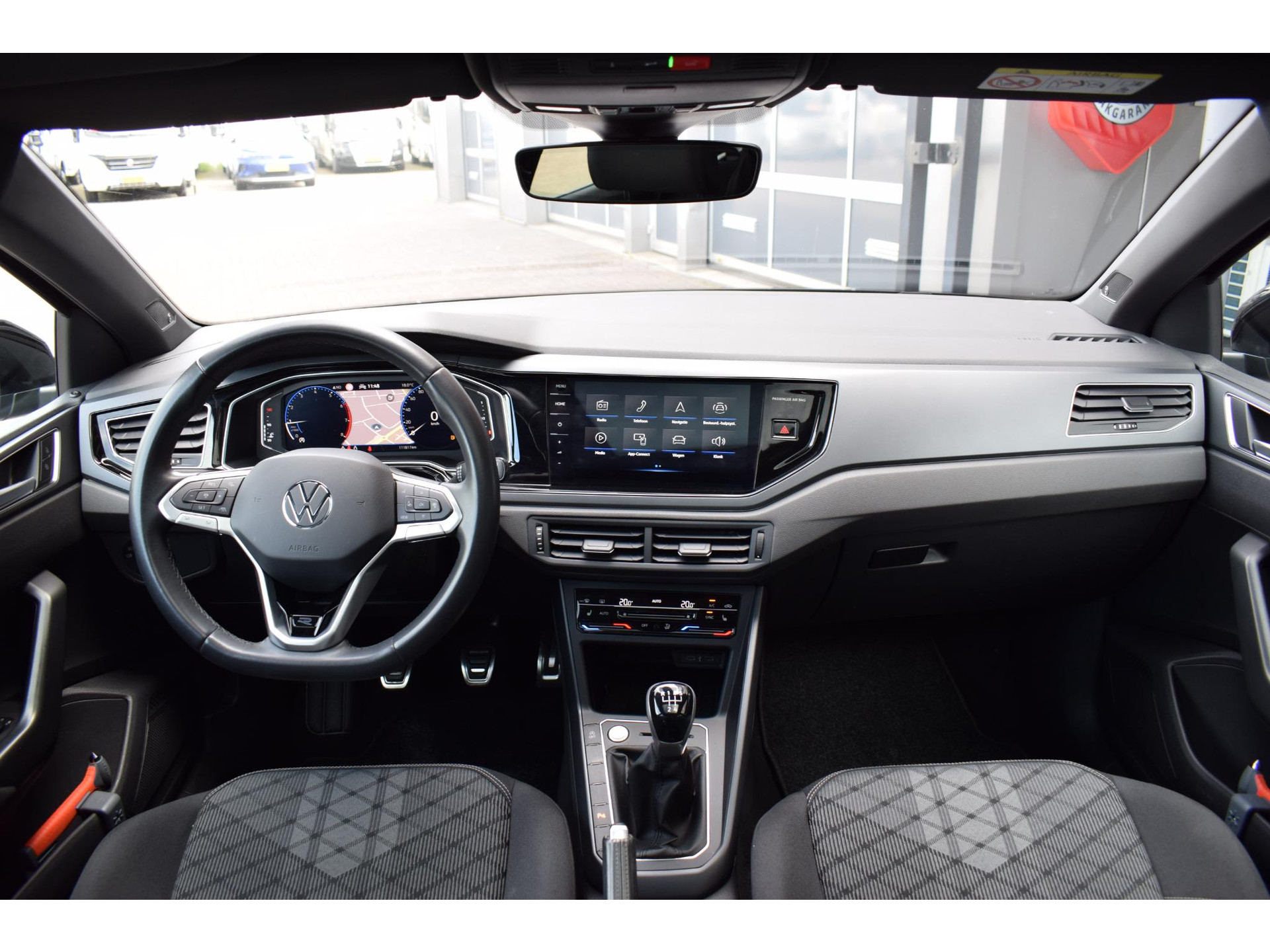 Volkswagen Polo 1.0 TSI R-Line Business | Pano | IQ | Beats | Stoelverwarming