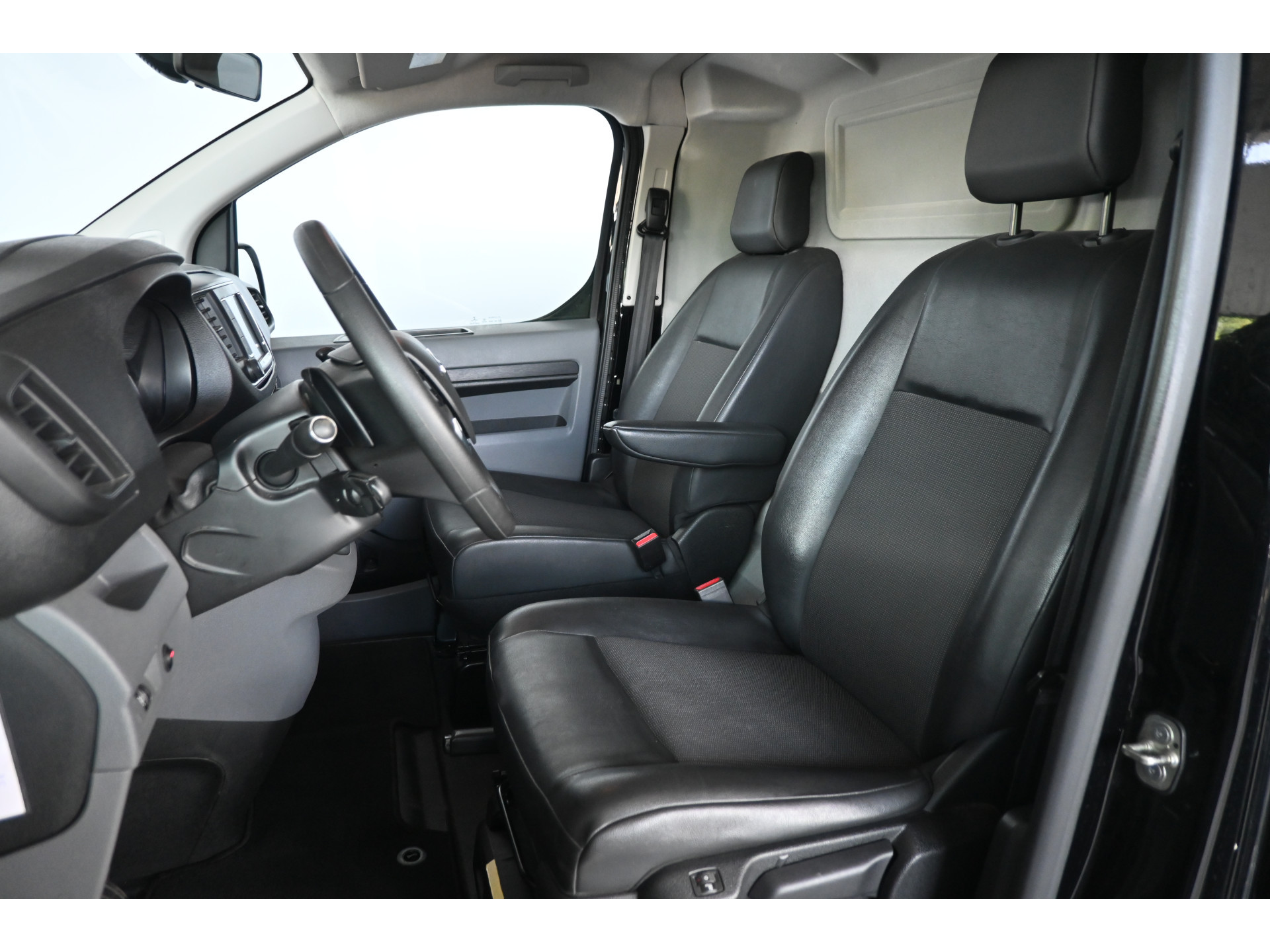 Toyota PROACE Worker 2.0 D-4D Navigator Long Automaat Clima Navigatie Stoelverwarming Rijklaarprijs! Inruil Mogelijk!