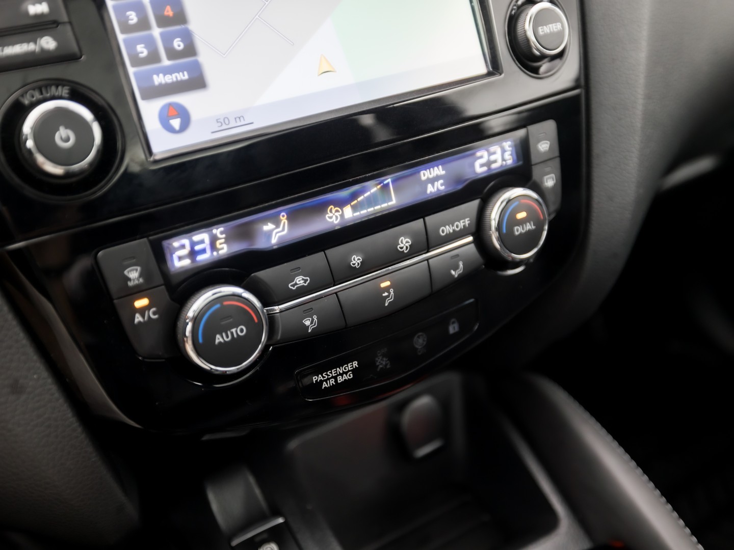 Nissan Qashqai 1.2 Tekna + Sport pack (PANORAMADAK, NAVIGATIE, MEMORY SEAT, NAPPA LEDER, ZWART HEMEL, 360 CAMERA, STOELVERWARMING, GETINT GLAS, TREKHAAK, NIEUWE APK, NIEUWSTAAT)