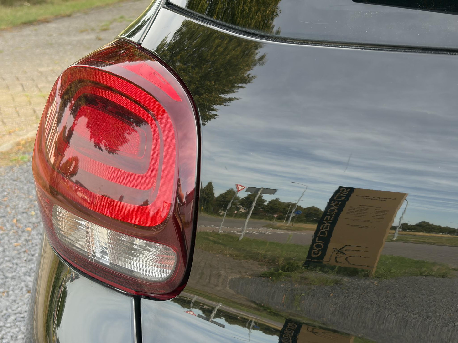 Citroen C3 1.2 PureTech Shine ✓2e Eigenaar✓Camera✓Carplay✓Navi✓Trekhaak✓Pdc✓Clima✓Cruise✓17''Lm velgen✓Rijstrooksensor✓N.A.P✓Apk tot 04-2027
