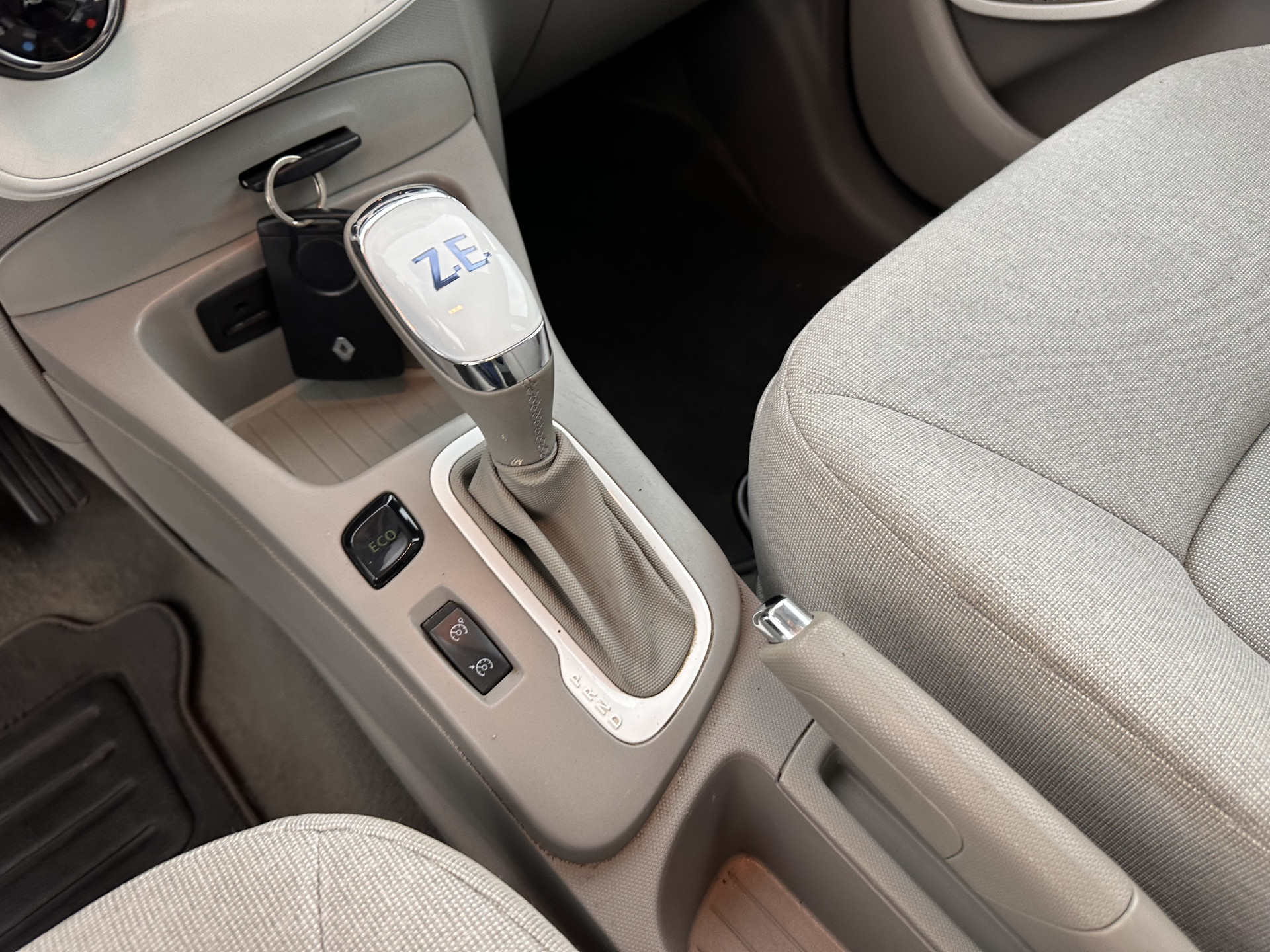 Renault ZOE Q210 Zen Quickcharge R-Link-Pack 22 kWh (ex Accu) [ 3-Fase ] Aut. *NAVI-FULLMAP | DIGI-COCKPIT | LED-LIGHTS | KEYLESS | COMFORT-SEATS | ECC | PDC | CRUISE | 17''ALU*