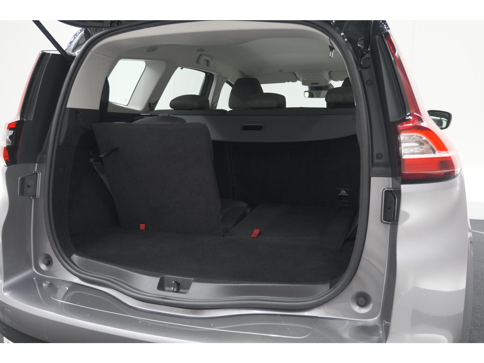 Renault Grand Scénic 1.3 Intens TCe 140 EDC | 7 Zitplaatsen | Apple Carplay | Camera | Parkeersensoren voor + achter