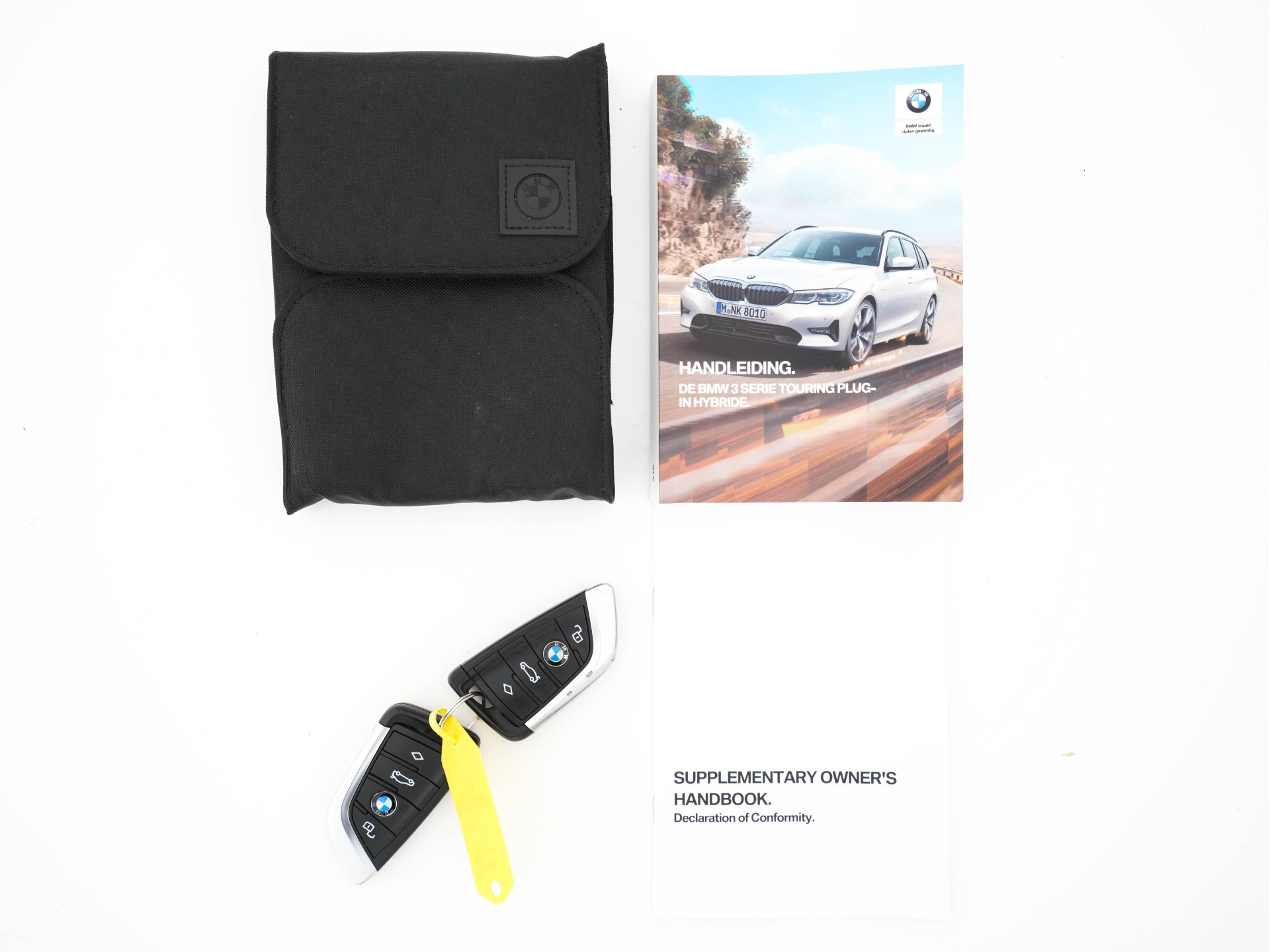 BMW 3-serie Touring 330e Plug-In (INCL-BTW) *LUXURY-LEATHER | NAVI-FULLMAP |  DIGI-COCKPIT | FULL-LED | DAB | ECC | PDC | ADAPTIVE-CRUISE | HEATED-SPORSEATS | KEYLESS | PRIVACY-GLASS | KEYLESS | CARPLAY | TOWBAR | 17"ALU*