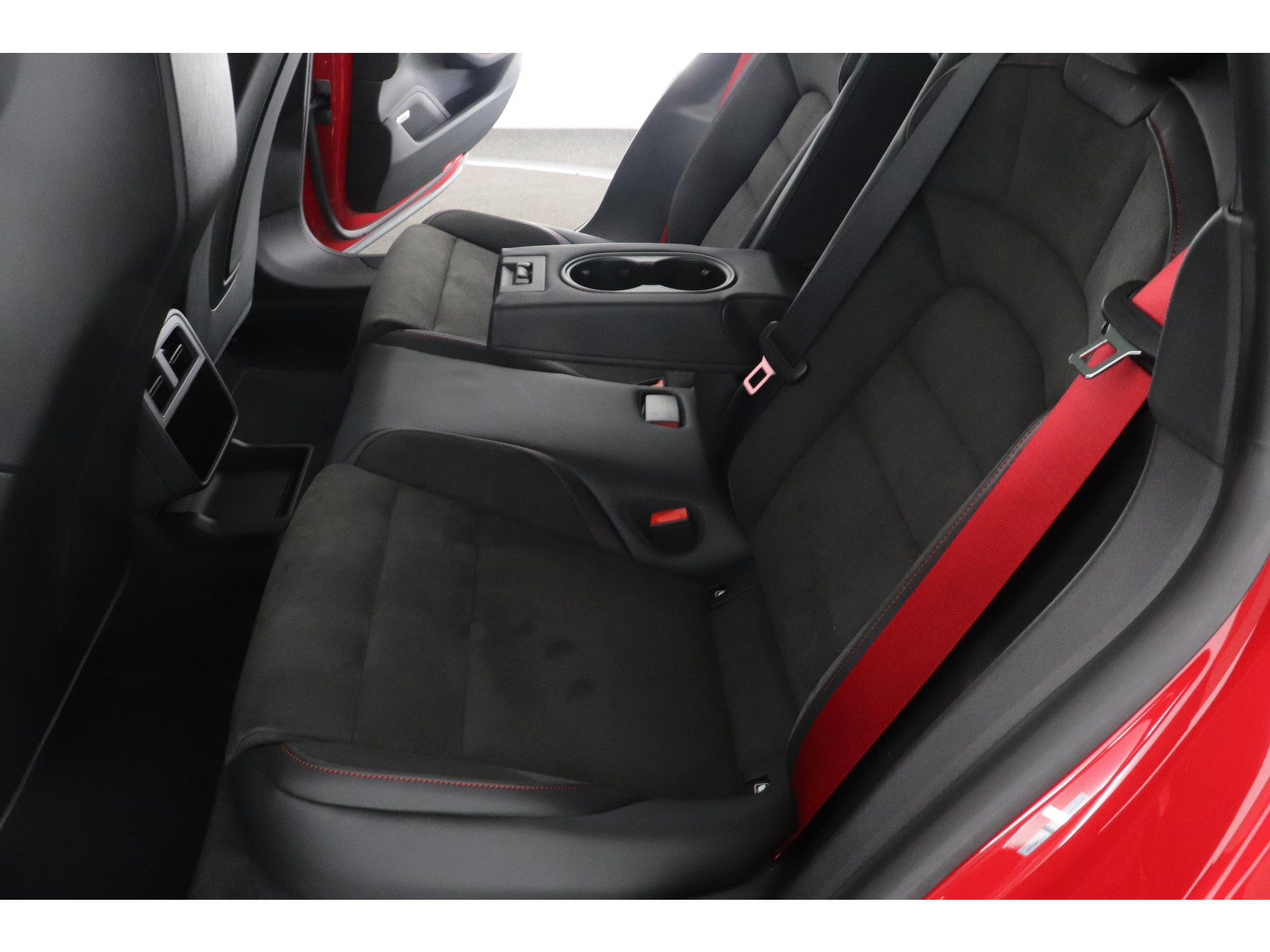 Porsche Taycan Sport Turismo GTS | 93 kWh Accu Plus | Surround View | InnoDrive | Sport Chrono Pakket | Panoramadak