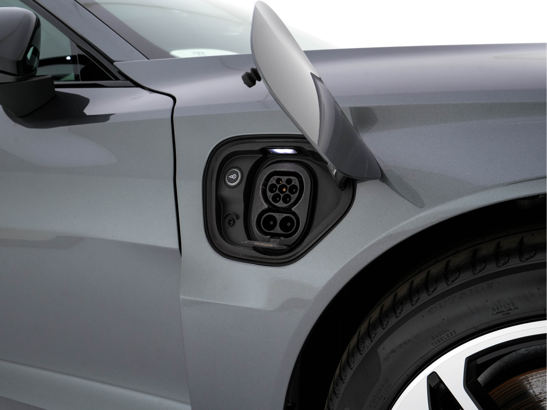 Audi e-tron GT 93 kWh Quattro [ 3-Fase ] {SOH-93%} (INCL-BTW) *PANO | FULL-LED | LEATHER | AUDI-SOUNDSYSTEM | DIGI-COCKPIT | NAVI-FULLMAP | HEATED-SPORTSEATS | TOP-VIEW | DAB | KEYLESS | LANE-ASSIST | SHIFT-PADDLES | PRIVACY-GLASS | 20