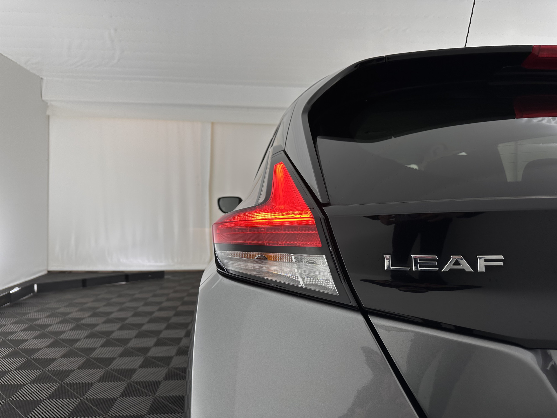 Nissan LEAF N-Connecta 40 kWh {SOH-90%} Aut. *HEATPUMP | ADAPTIVE-CRUISE | NAVI-FULLMAP | TOPVIEW | KEYLESS | BLINDSPOT |  DIGI-COCKPIT | HEATED-COMFORTSEATS | DAB | PRIVACYGLASS | ECC | PDC | CARPLAY | 17"ALU*