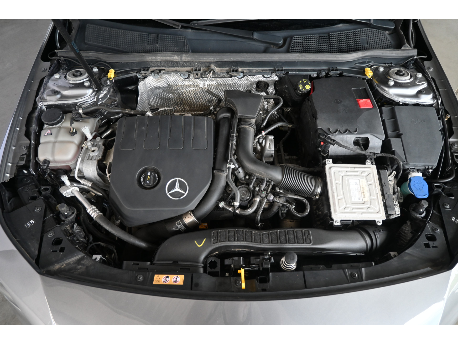 Mercedes-Benz CLA-klasse Shooting Brake 180 Automaat Business Solution AMG Clima Panoramadak Widescreen Sfeer LED Rijklaarprijs! Inruil Mogelijk!