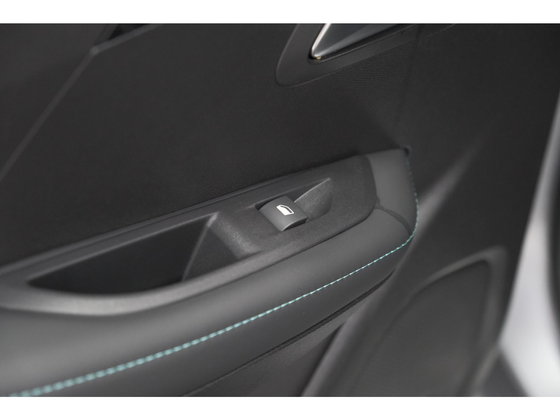 Peugeot 208 PureTech 100 Allure | Navigatie | Parkeersensoren | Apple Carplay