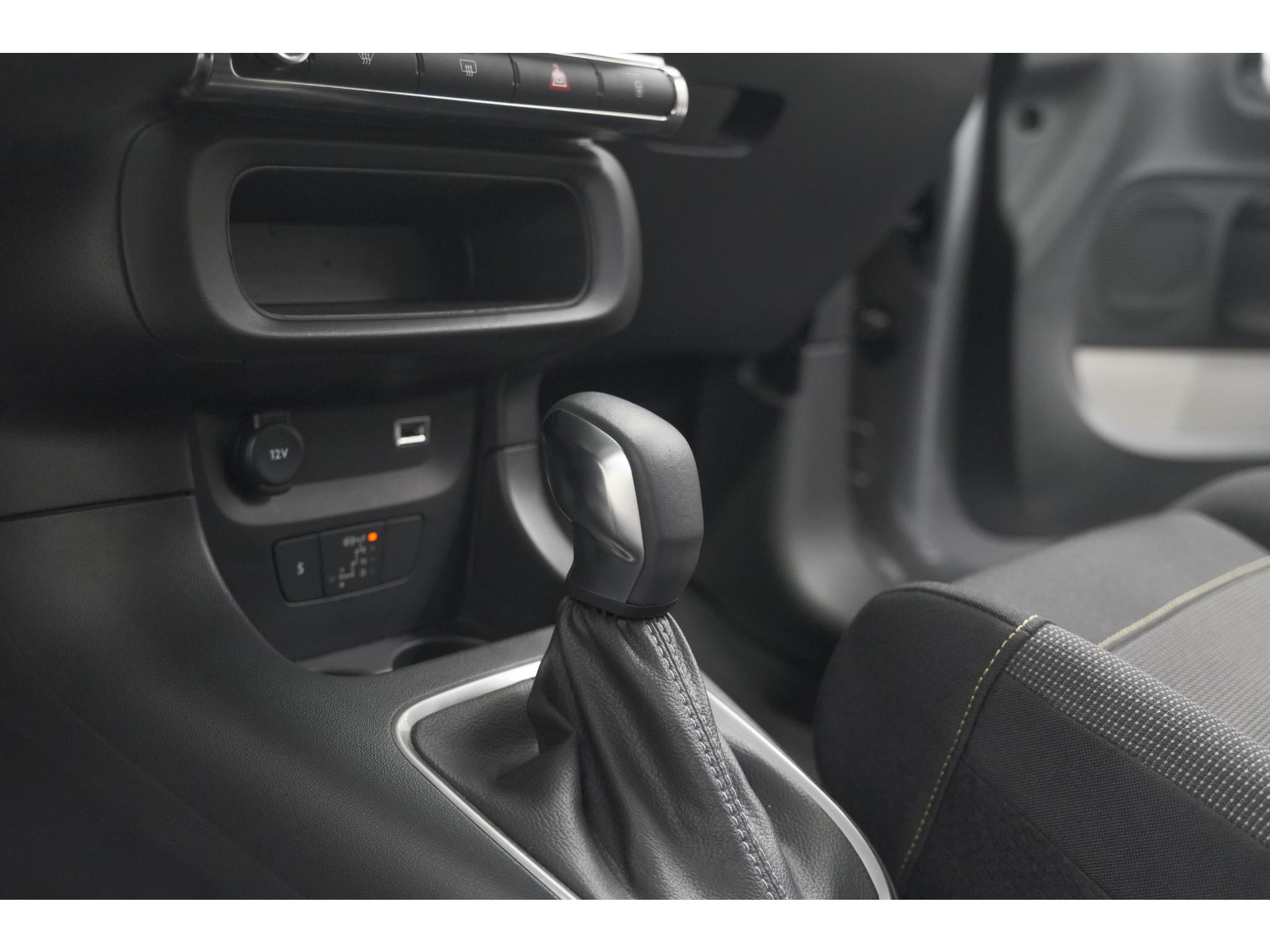 Citroen C3 PureTech 110 EAT6 Max | Apple Carplay | Parkeersensoren | Climate Control | 16 Inch Lichtmetalen Velgen