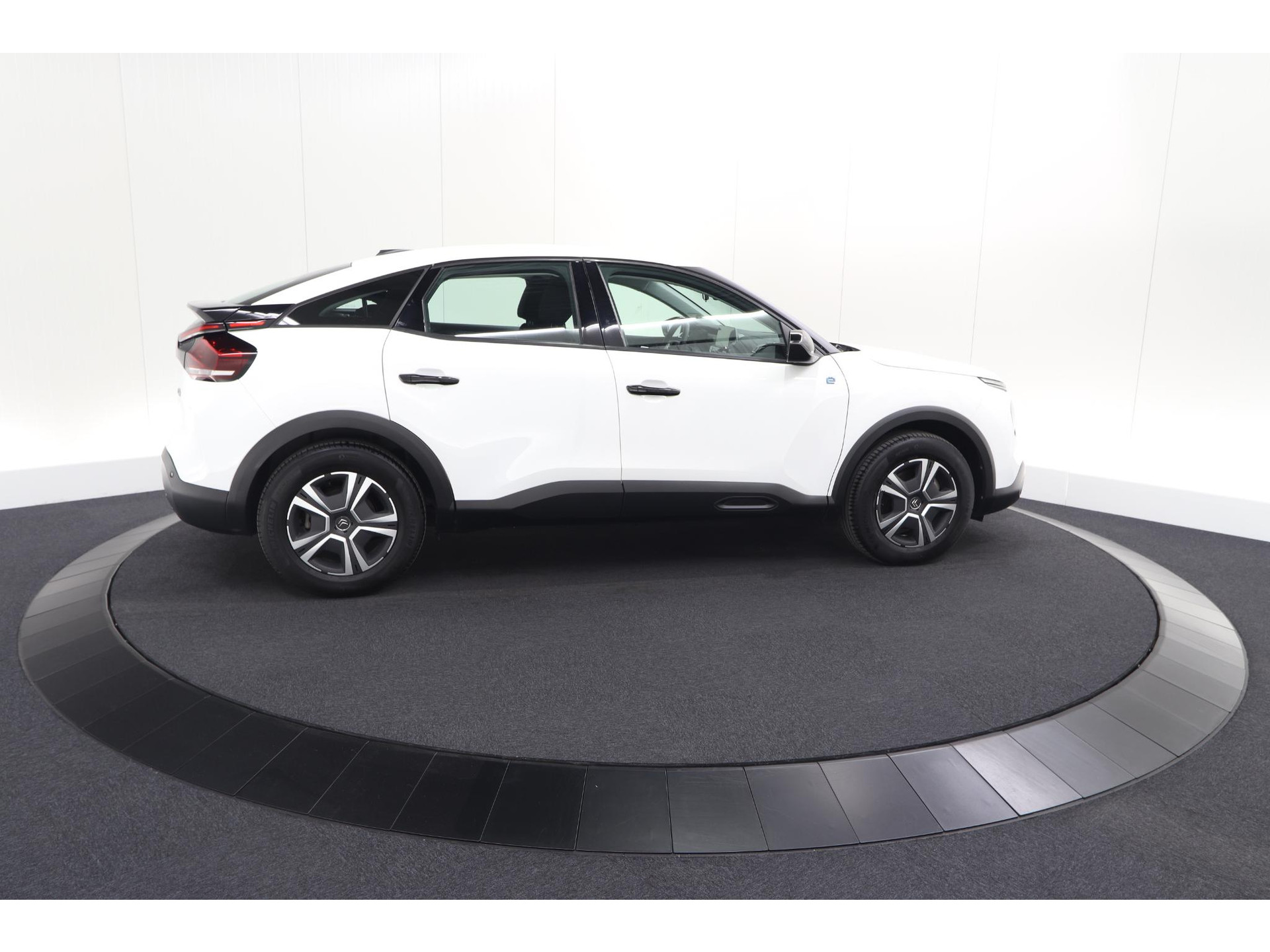 Citroen Ë-C4 Live 50 kWh | 11 KW lader | 93,1% SOH | Apple Carplay | Parkeersensoren | LED