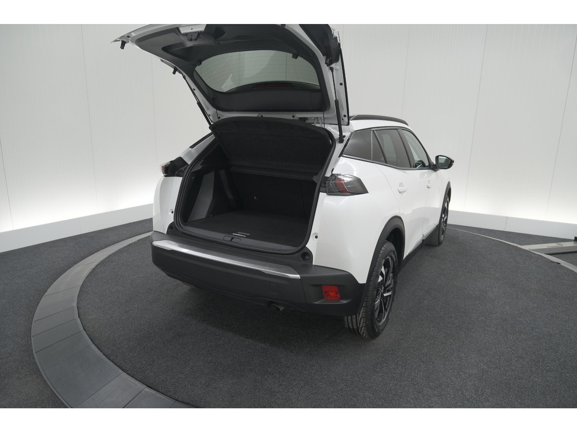 Peugeot 2008 PureTech 102 Allure Pack | Allseason Banden | Parkeersensoren | Apple Carplay