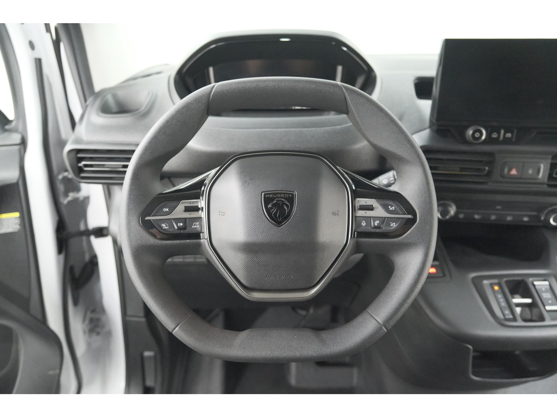 Peugeot Partner 1.5 BlueHDi 130 EAT8 S&S L1 | Trekhaak | Laadruimte-Pakket | Camera | Dodehoekdetectie