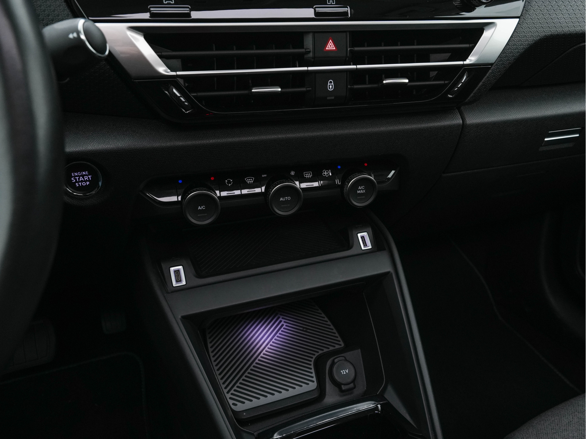 Citroën Ë-C4 Feel 50 kWh [ 3-Fase-11kW ] (INCL-BTW) *PANO | HEAD-UP | LEATHER-FABRIC | FULL-LED | DIGI-COCKPIT | BLINDSPOT | CARPLAY | COMFORT-SEATS | ECC | LANE-ASSIST | KEYLESS | PDC | CRUISE | DAB  | CCS-FASTLOADER | 18''ALU*