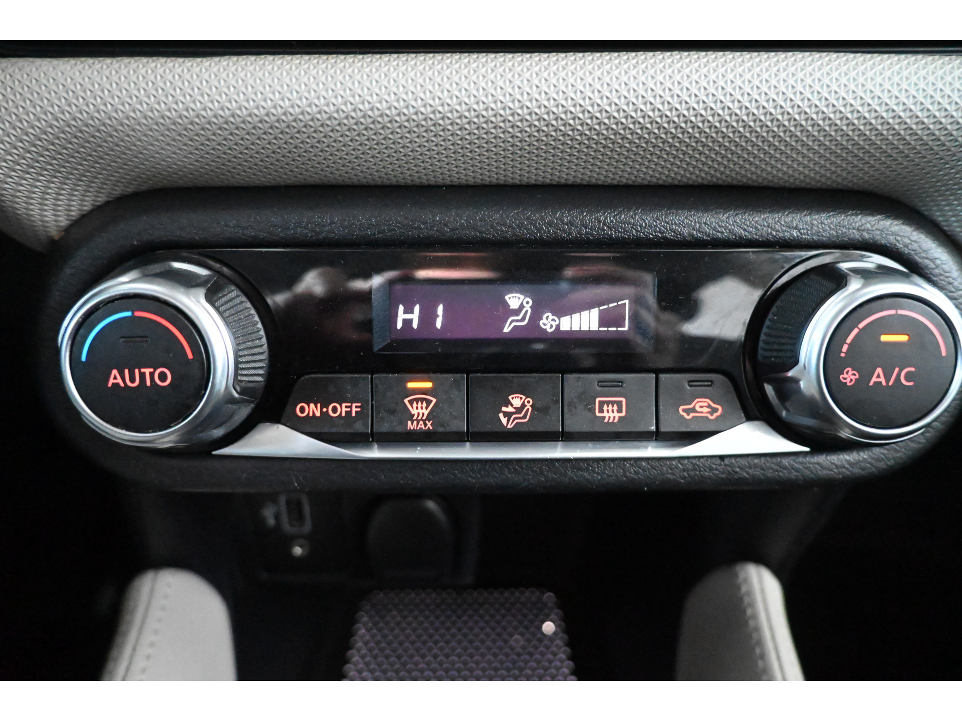 Nissan Micra 1.0 IG-T N-Connecta Clima Navigatie LED Goed Onderhouden! Inruil Mogelijk!