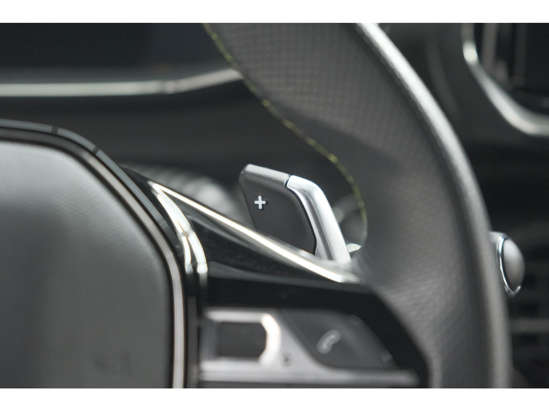 Peugeot 208 Hybrid 136 e-DCS6 GT | Camera | Apple Carplay & Android Auto | Parkeersensoren