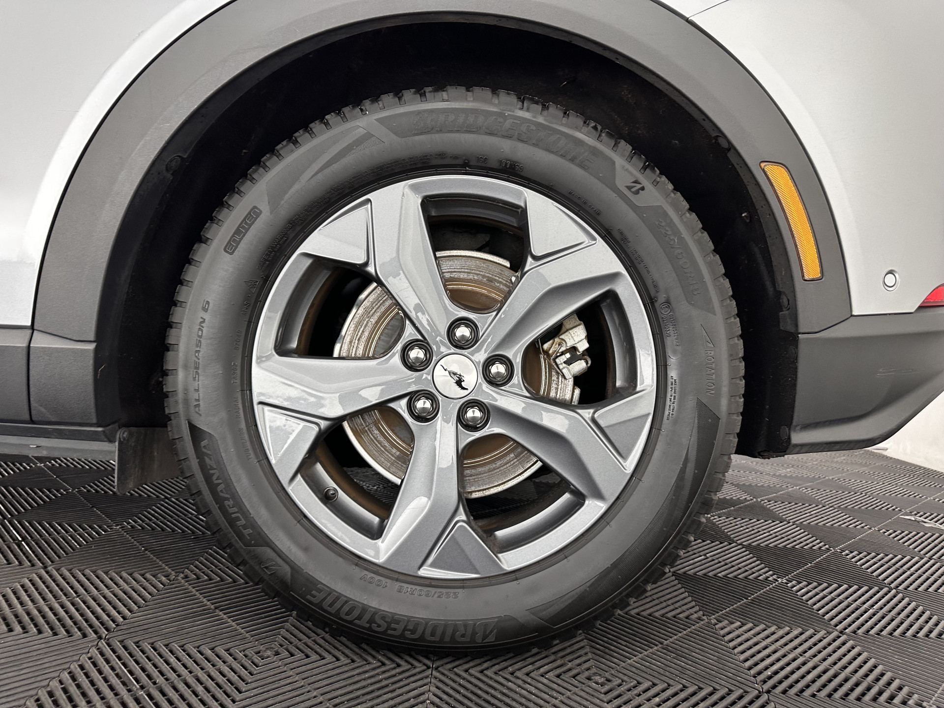 Ford Mustang Mach-E RWD 75 kWh [ 3-Fase ] (INCL.BTW) *LEATHER | FULL-LED | DAB | DIGI-COCKPIT | KEYLESS | NAVI-FULLMAP | CARPLAY | HEATED-COMFORTSEATS | TOPVIEW | ADAPTIVE-CRUISE | PRIVACY-GLASS | 18'' ALU*