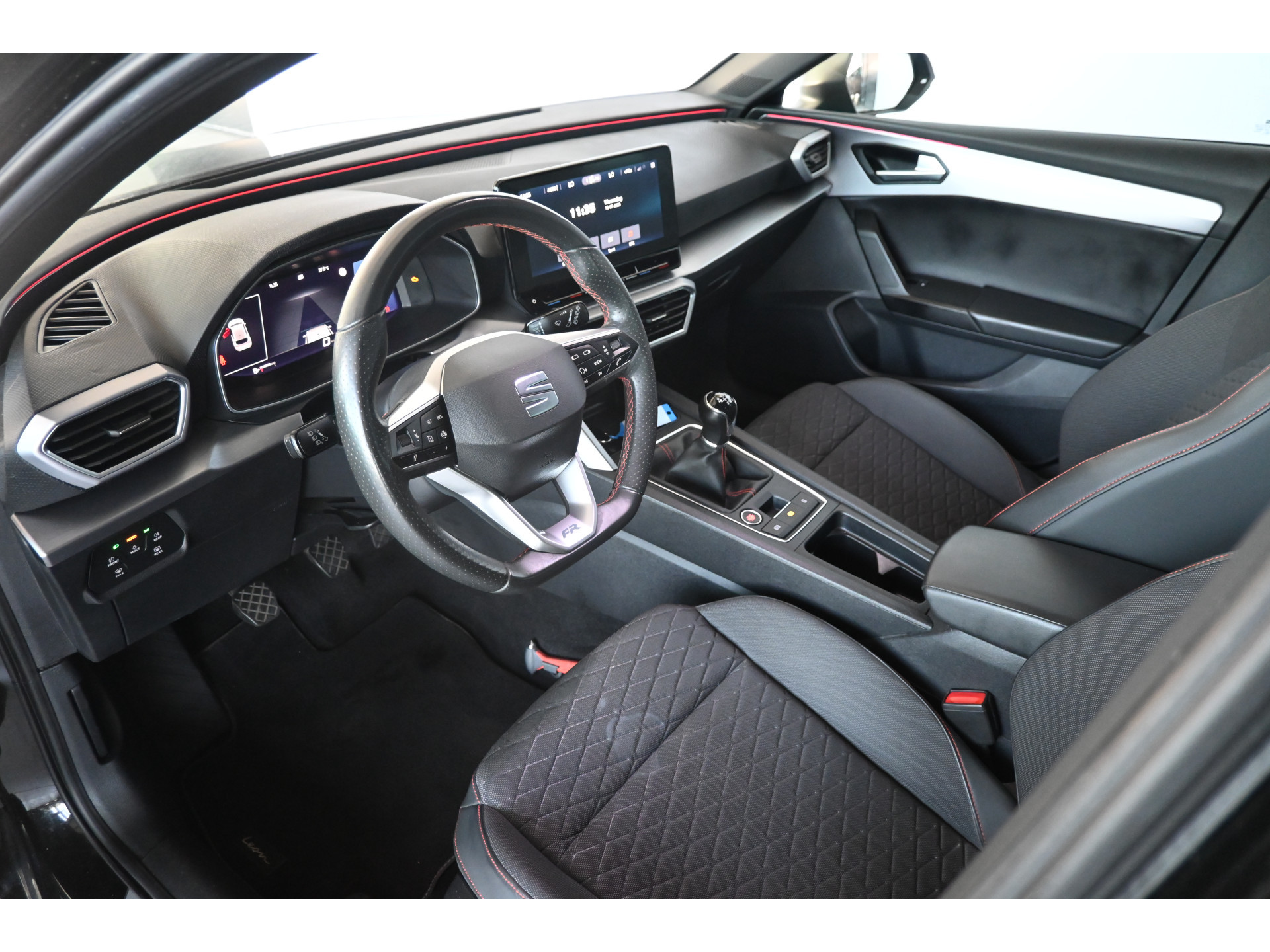 SEAT Leon 1.5 TSI FR Launch Edition Clima Navigatie Carplay Virtual LED Rijklaarprijs! Inruil Mogelijk!