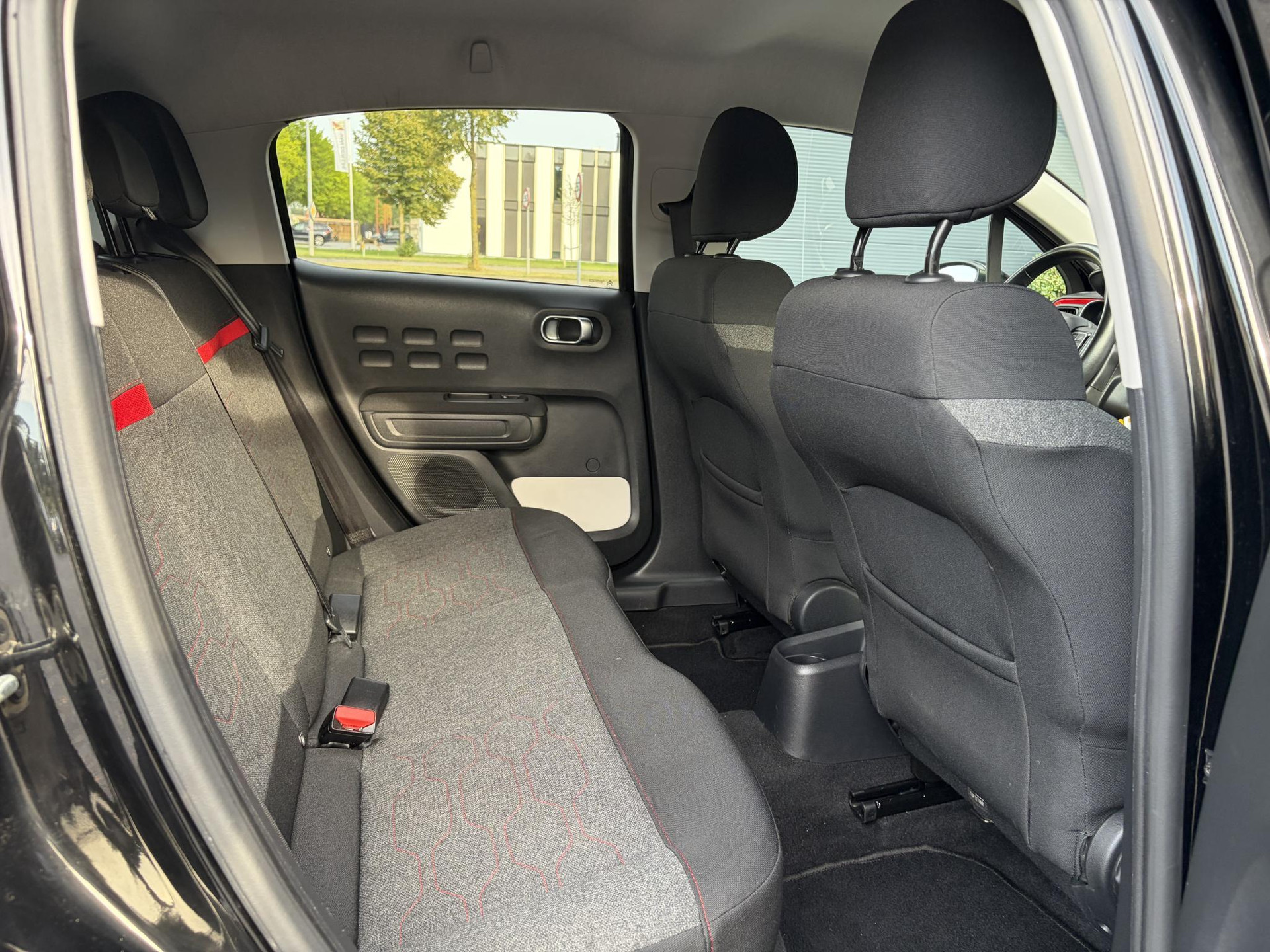 Citroen C3 1.2 PureTech Shine ✓2e Eigenaar✓Camera✓Carplay✓Navi✓Trekhaak✓Pdc✓Clima✓Cruise✓17''Lm velgen✓Rijstrooksensor✓N.A.P✓Apk tot 04-2027