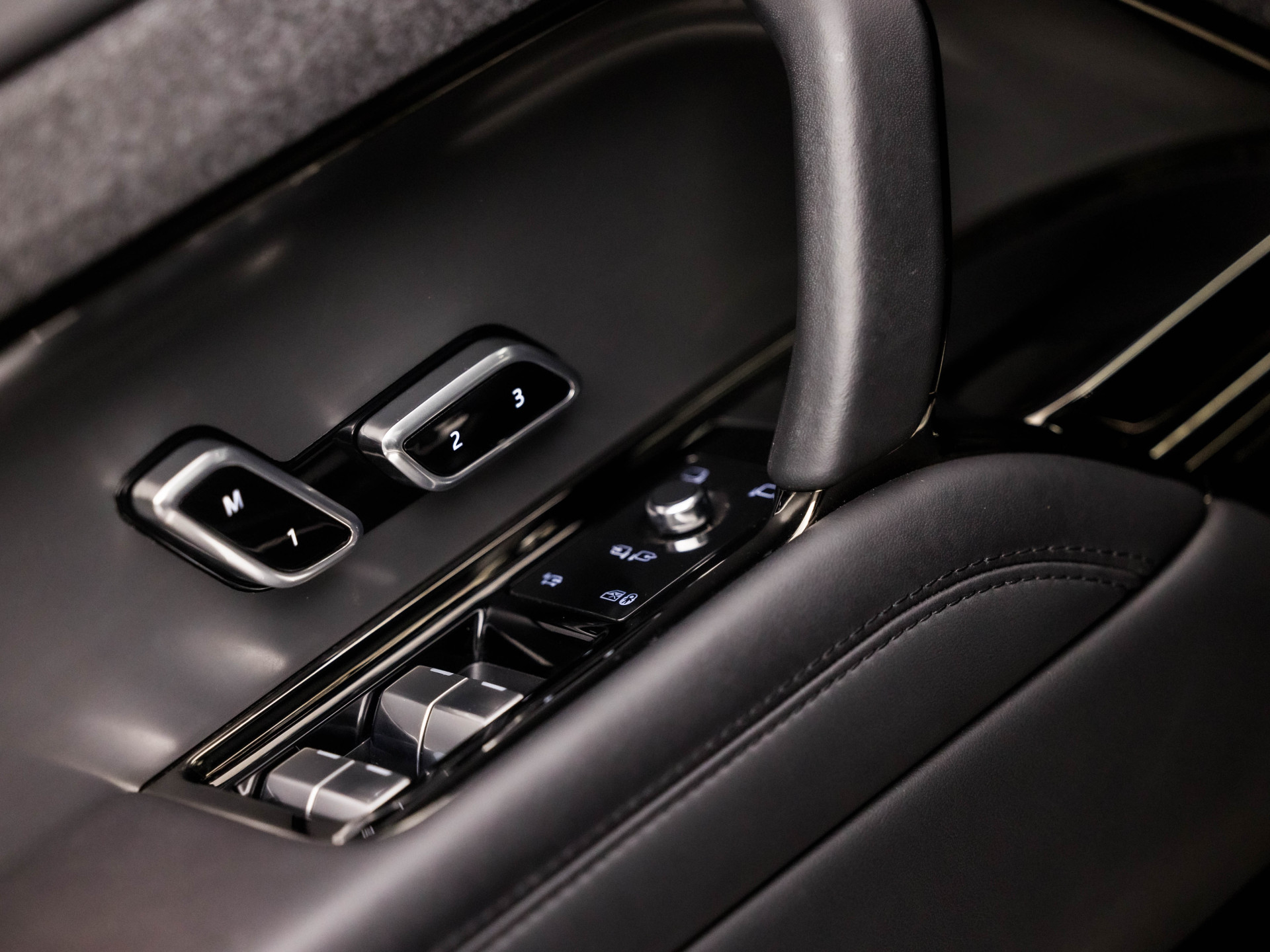 Land Rover Range Rover Sport 3.0 P460e Dynamic PHEV 441Pk Automaat (PANORAMADAK, LUCHTVERING, MERIDIAN AUDIO, STOELVERWARMING EN KOELING, 360 CAMERA, MEMORY SEATS, ADAPTIVE CRUISE, KEYLESS, NIEUWSTAAT)