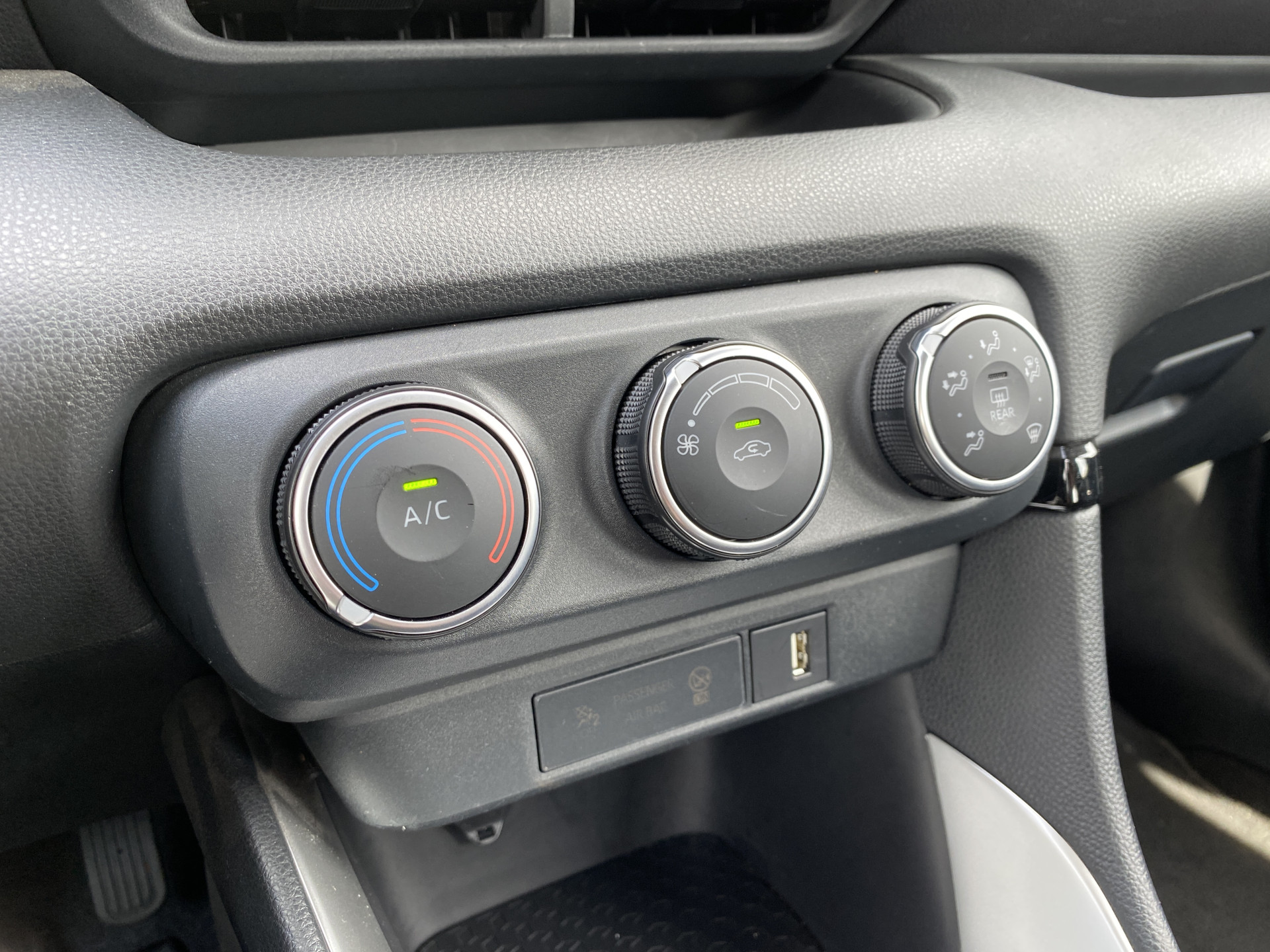 Toyota Yaris 1.0 VVT-i Active | 1e eigenaar | apple carplay/android auto | trekhaak | camera | adaptieve cruise | BTW