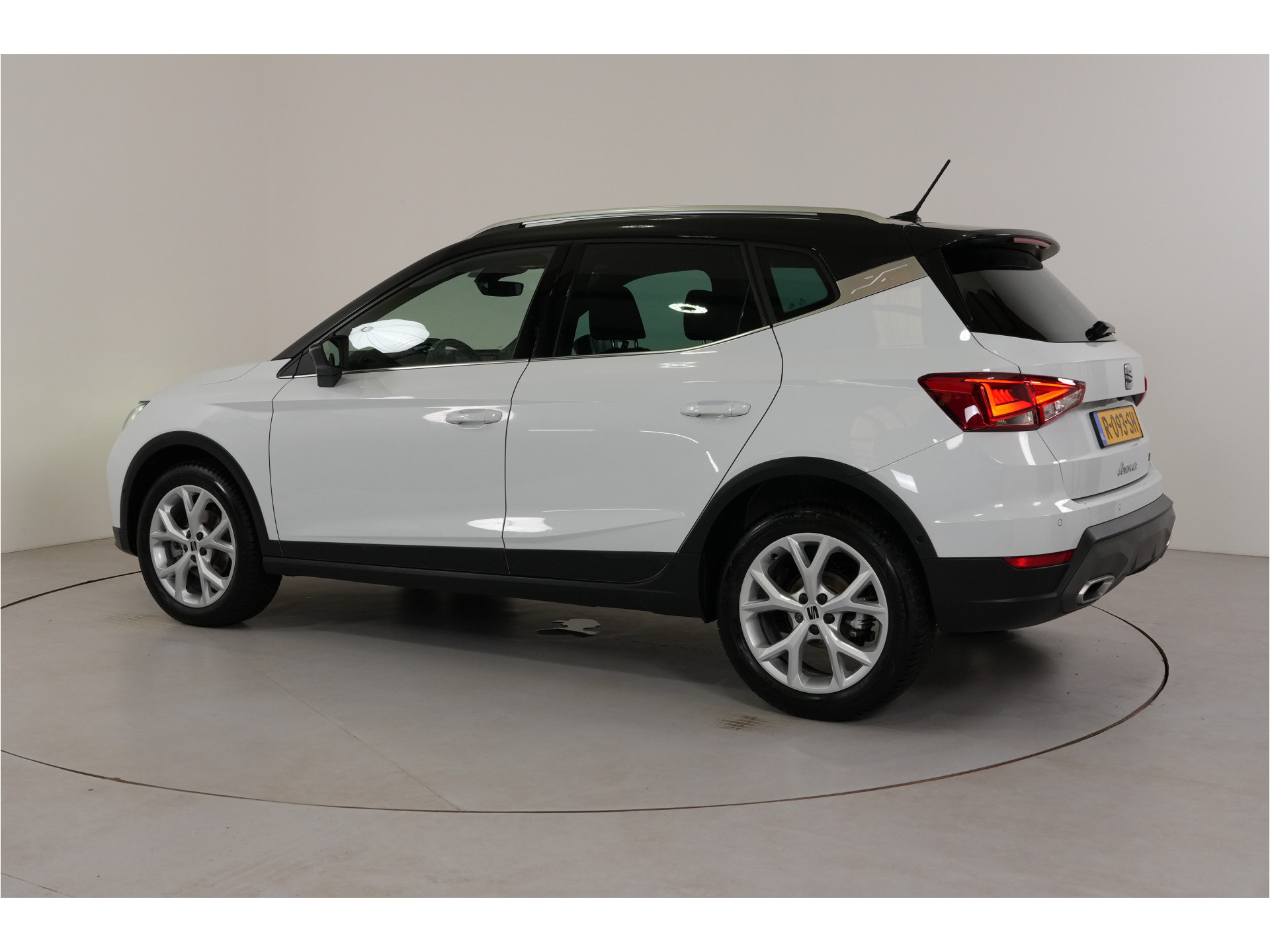 SEAT Arona 1.5 TSI EVO FR Business Intense | 150 pk | Camera | Stl. verw. | Adaptive Cruise |