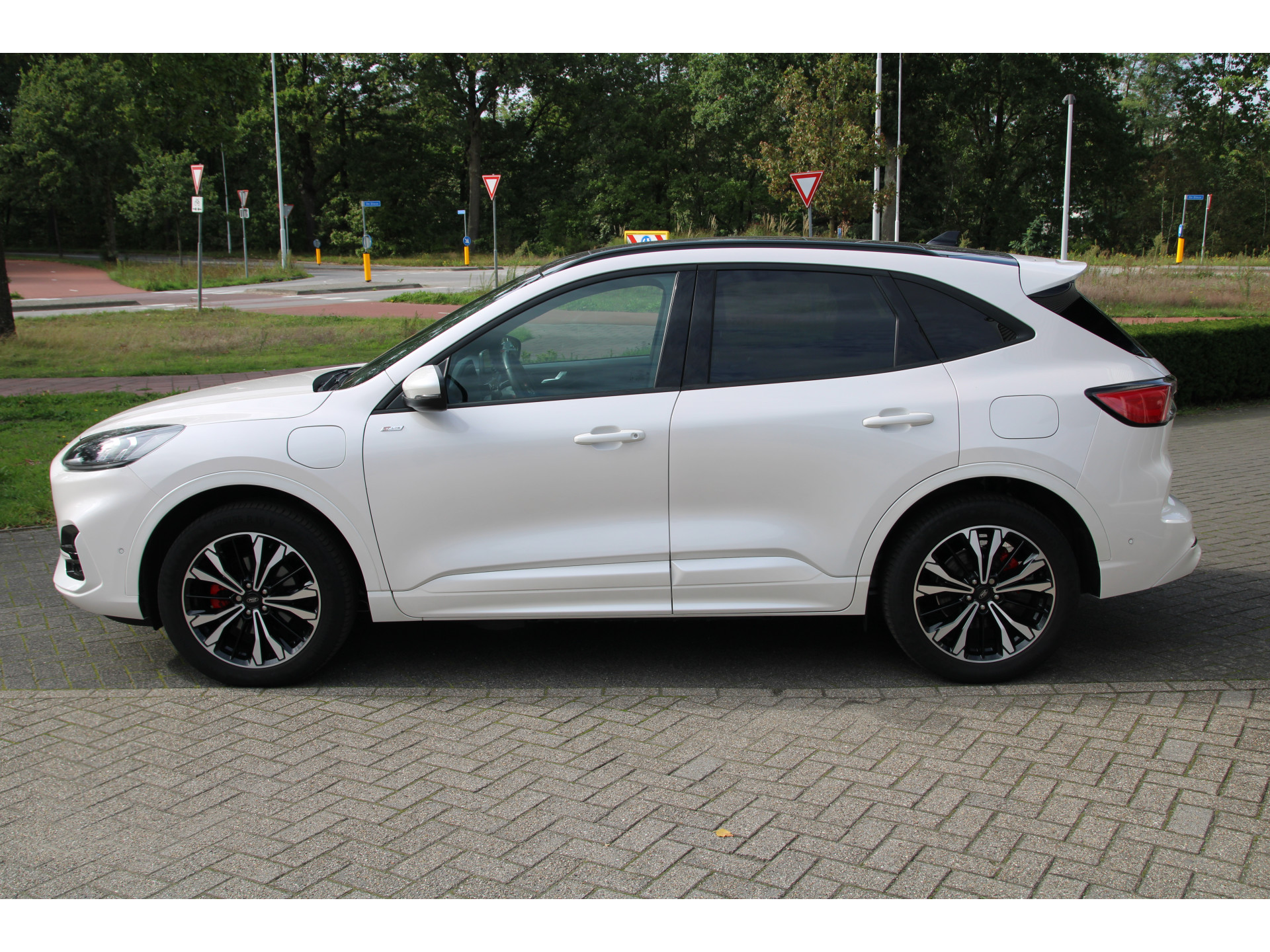 Ford Kuga 2.5 PHEV 225 PK AUTOMAAT ST-Line X TREKHAAK | PANORAMADAK | 19-INCH