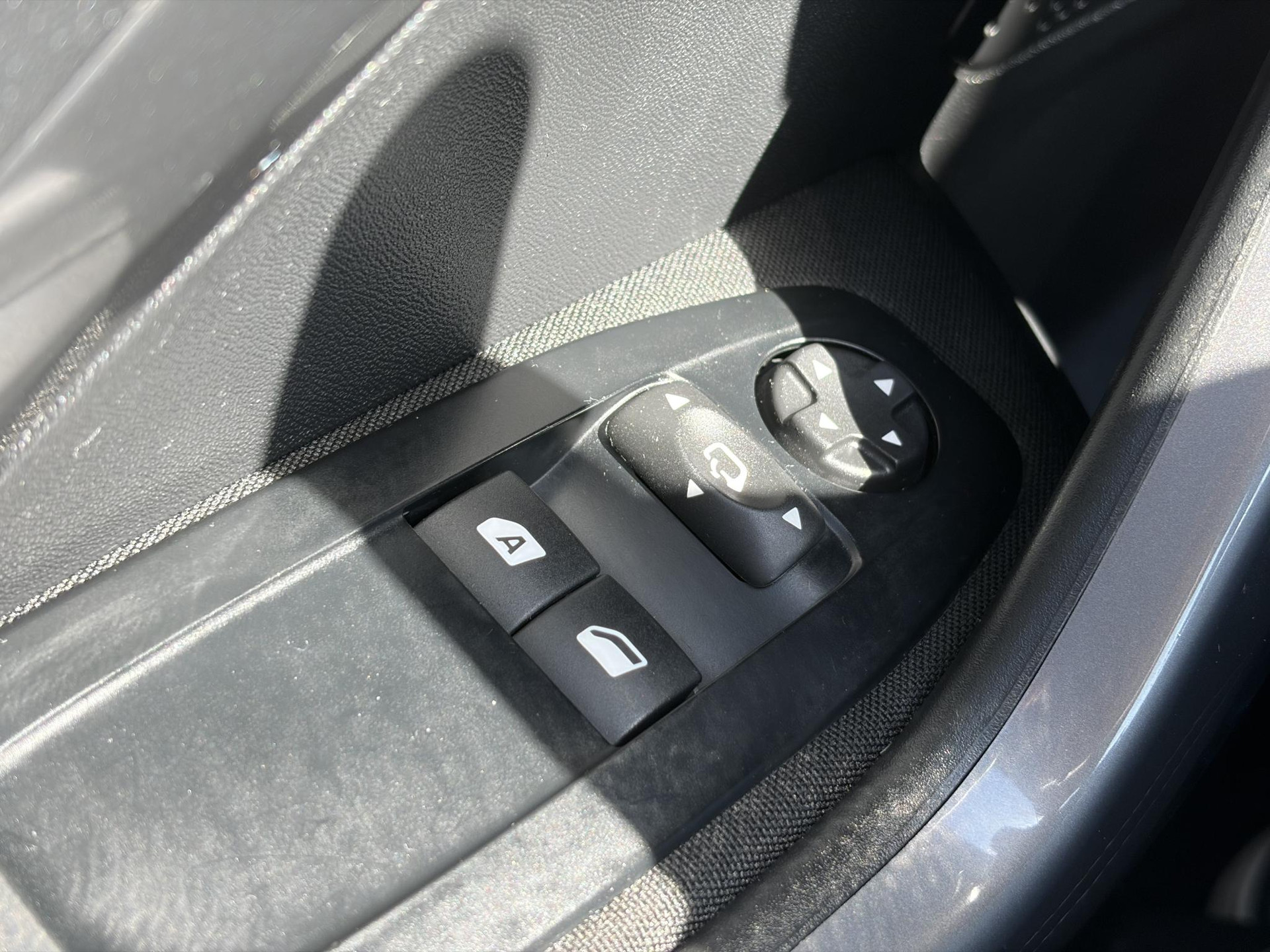 Peugeot 2008 1.2 PureTech Active 110pk,Dealer Onderhouden,Navi,Carplay,Airco,Cruise,Pdc,N.A.P,Apk tot 05-2027