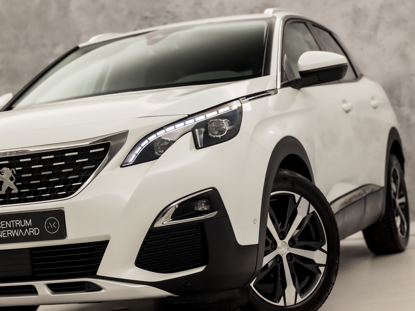 Peugeot 3008 1.2 PureTech Allure Sport (APPLE CARPLAY, GROOT NAVI, 360 CAMERA, DRIVE MODE, GETINT GLAS, SPORTSTOELEN, LEDER, TREKHAAK, CRUISE, NIEUWSTAAT)