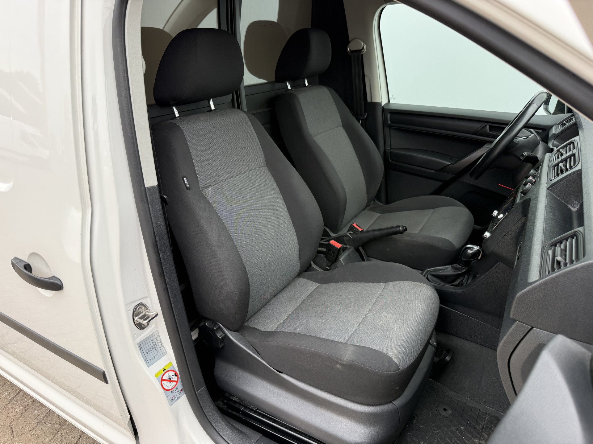 Volkswagen e-Caddy 37kWh 113PK L2H1 Elektrisch Caddy ABT Maxi 37,3kWh 159km WLTP LED Trekhaak Airco Stoelverwarming Parkeersensoren