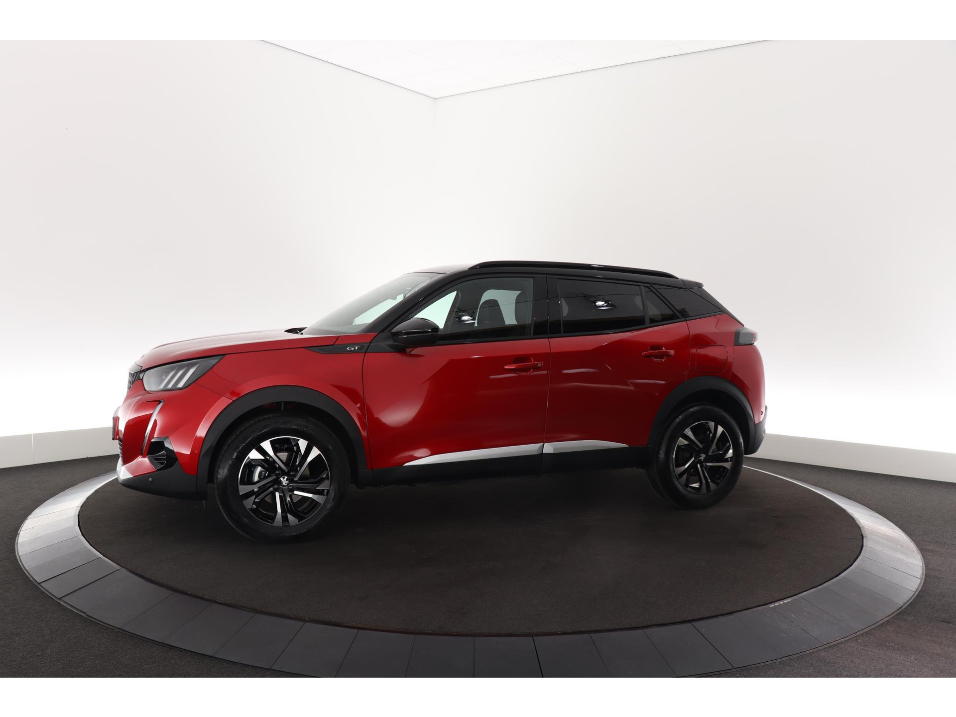 Peugeot 2008 PureTech 130 GT | Camera | Dodehoekdetectie | Navigatie | Parkeersensoren | Stoelverwarming