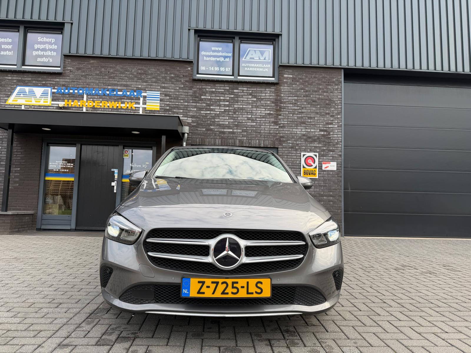 Mercedes-Benz B-klasse 180 Business Solution AMG | 1E EIGENAAR | 3/6/12MND GARANTIE | LEDER | LED | AUTOMAAT | DAB | CARPLAY | CRUISE | CLIMA | STOELVERWM. |