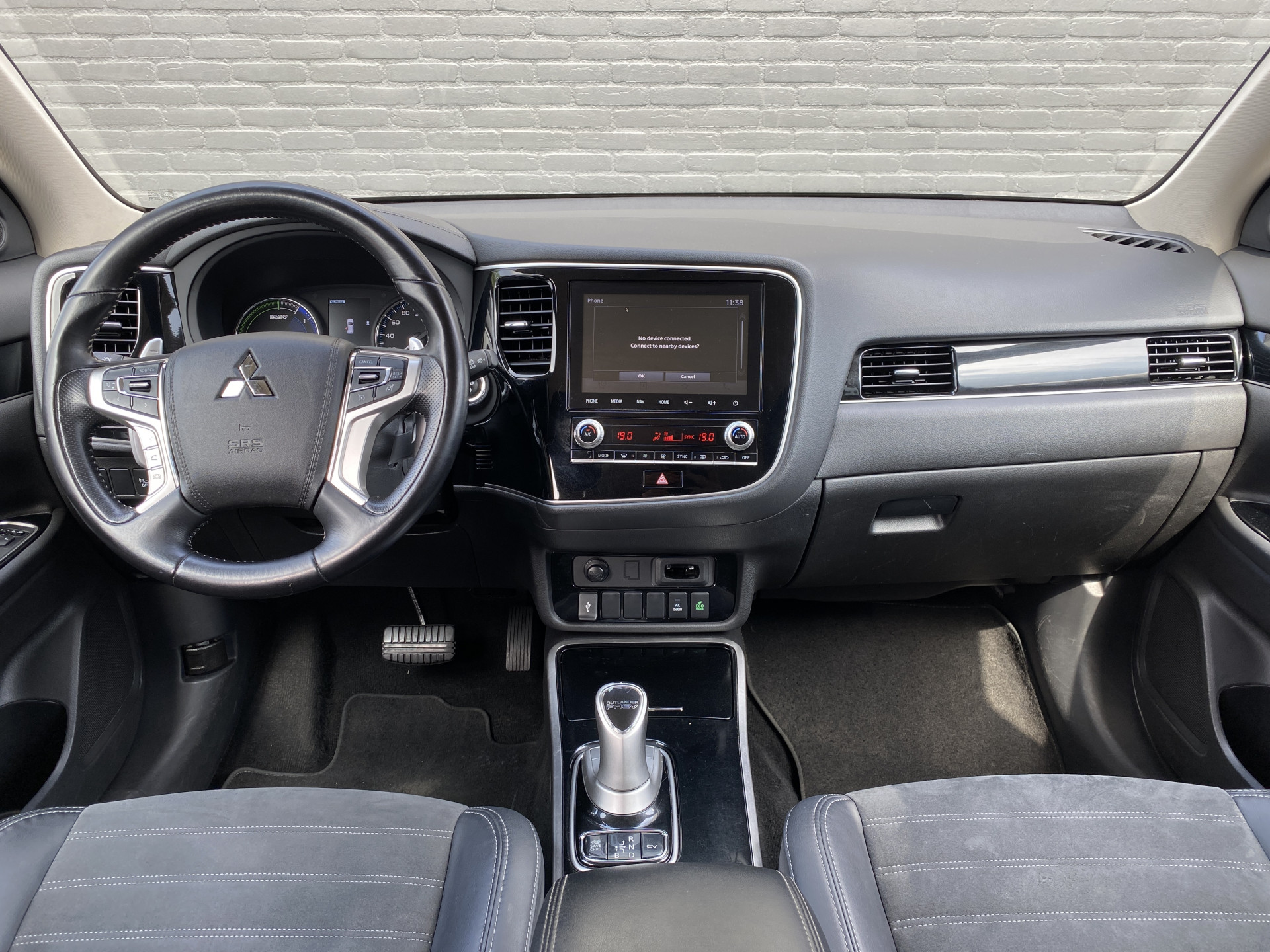 Mitsubishi Outlander 2.4 PHEV Intense+ 4WD 225 pk AUT. | 1e eigenaar | navigatie | trekhaak | elektr. v. stoel | carplay | alcantara