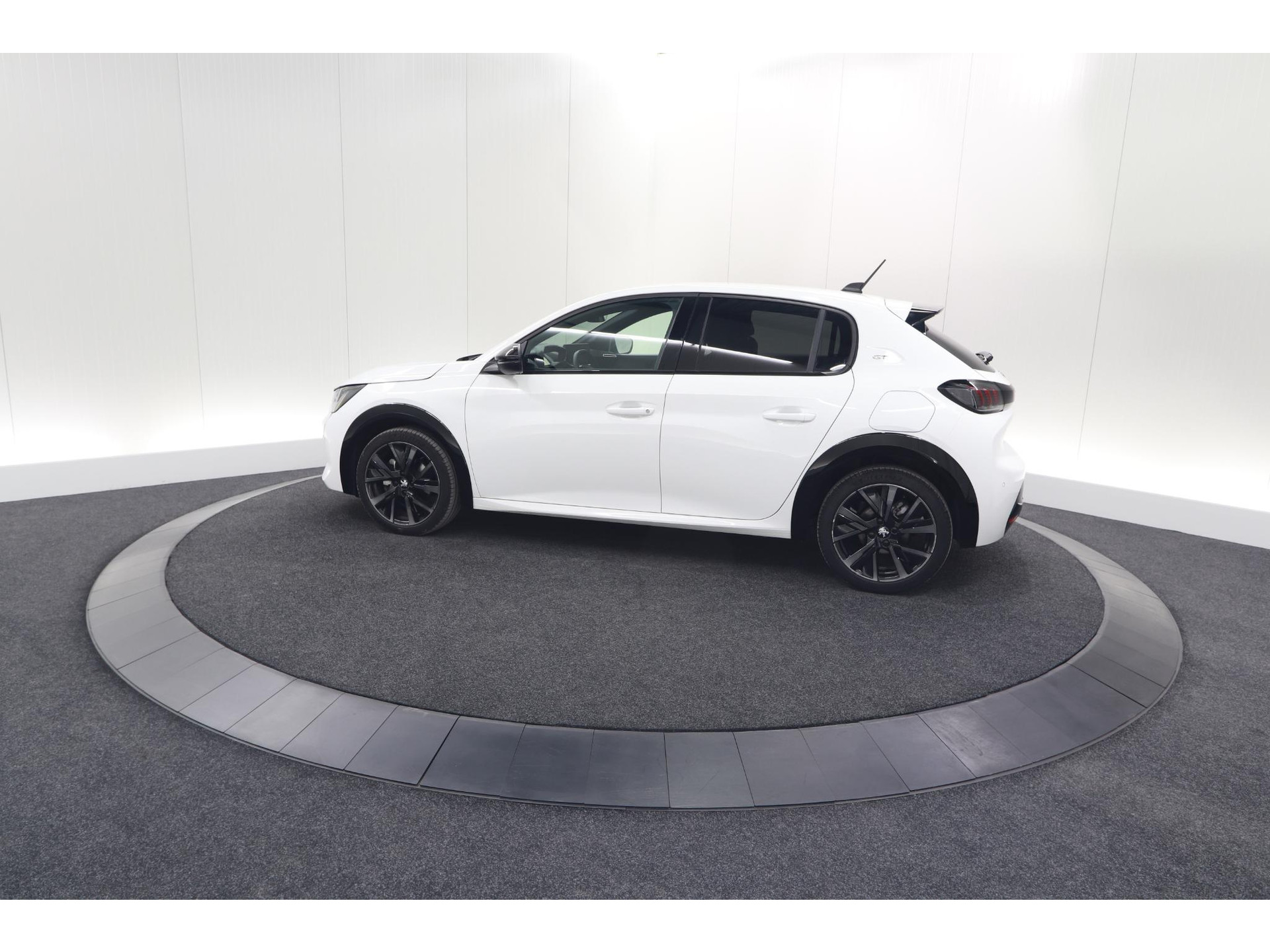 Peugeot 208 PureTech 100 GT | Camera | Navigatie | Sfeerverlichting | Apple Carplay | Parkeersensoren