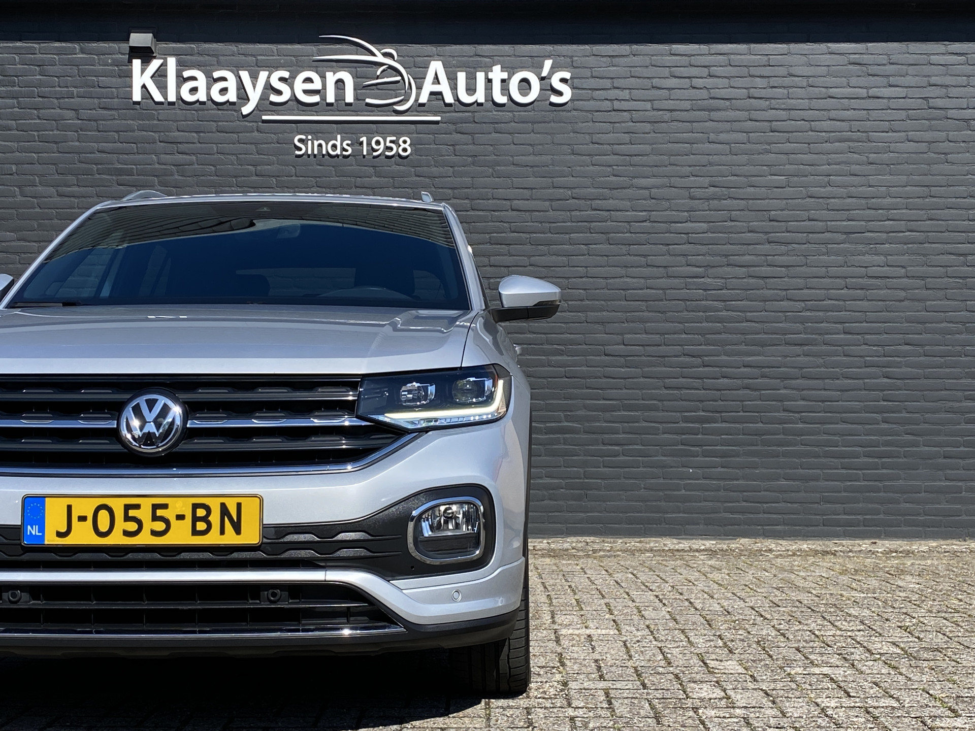 Volkswagen T-Cross 1.0 TSI R Line 116 pk | dealer onderh. | virtual cockpit | navigatie | camera | stoelverwarming | apple carplay | keyless go