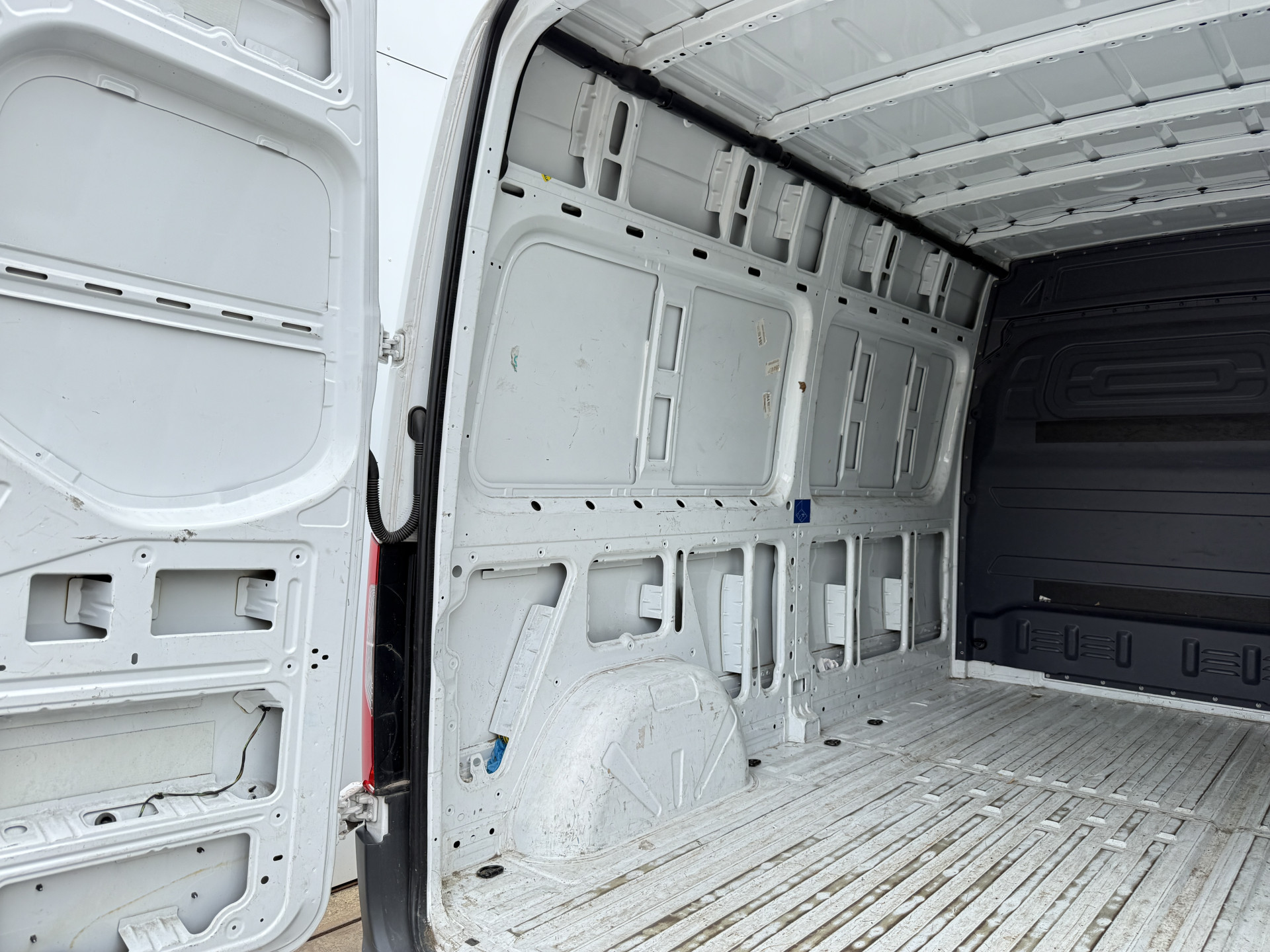 Mercedes-Benz eSprinter 312 55 kWh L2H2 Elektrisch 168 km WLTP 80kw Snelladen StoelverwarmingClimate Control