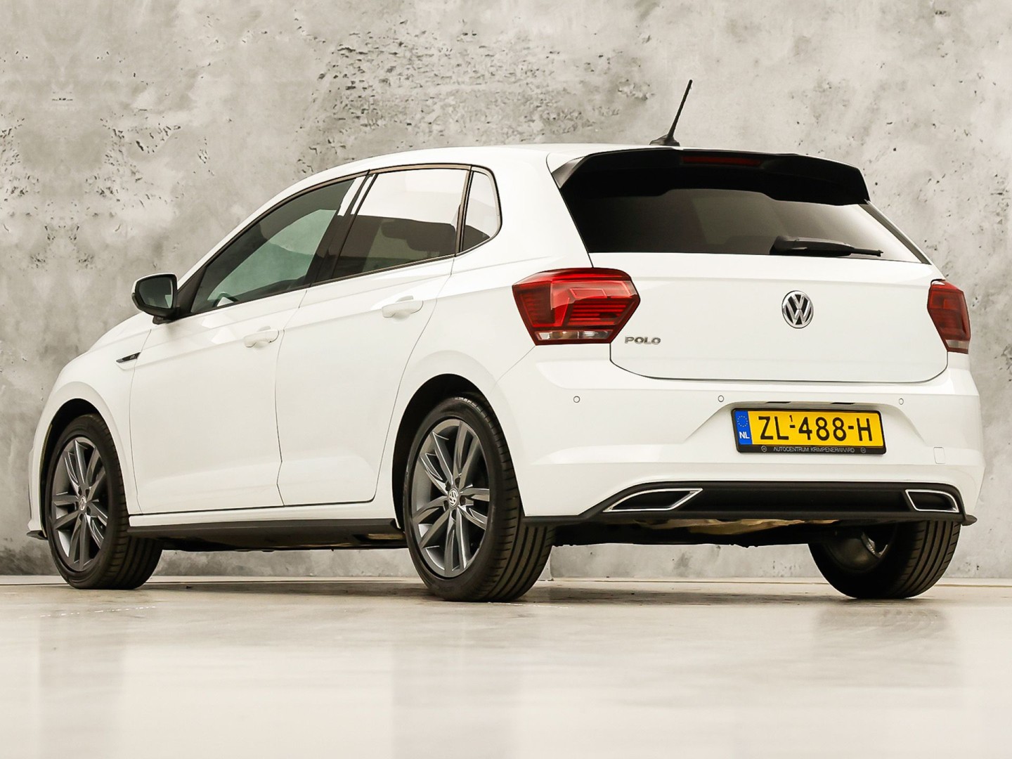 Volkswagen Polo 1.0 TSI R-Line Sport Automaat (VIRTUAL COCKPIT, ZWART HEMEL, GROOT NAVI, CLIMATE, LEDER, SPORTSTOELEN, GETINT GLAS, LM VELGEN, ADAPTIVE CRUISE, NIEUWSTAAT)
