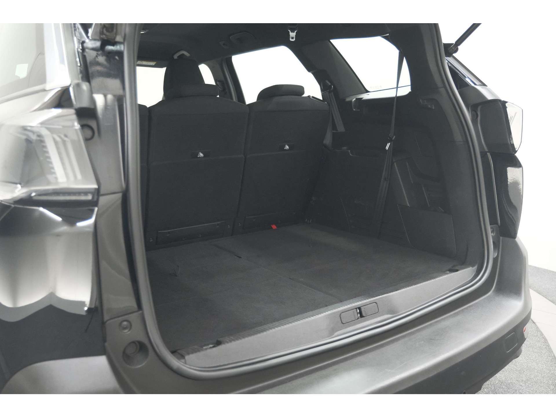 Peugeot 5008 PureTech 130 EAT8 Active Pack Business | 7 Zitplaatsen | Camera | Navigatie | Apple Carplay | Parkeersensoren