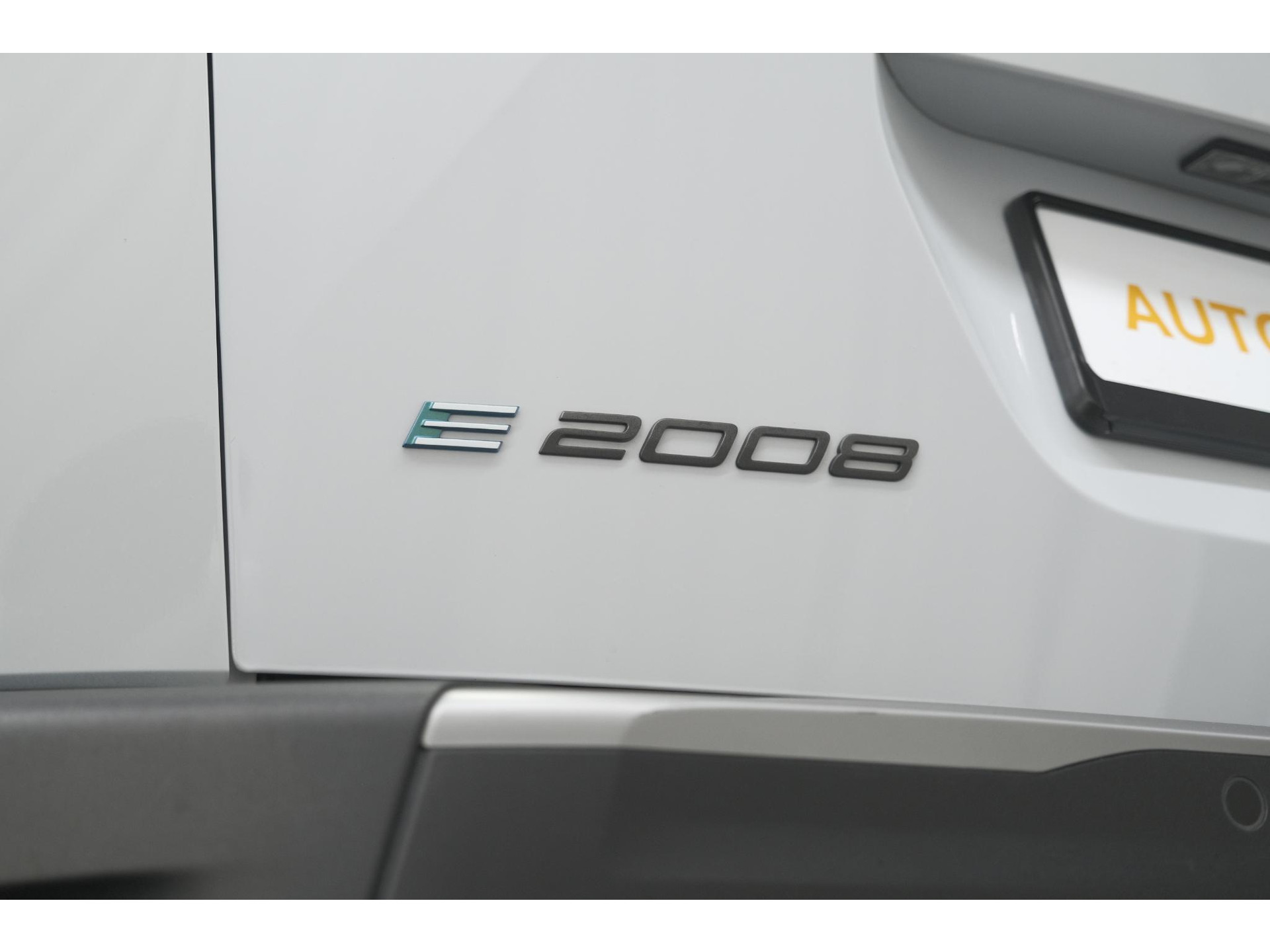 Peugeot e-2008 EV Allure 54 kWh | 97,9% SOH | 11 KW Lader | Apple Carplay | Parkeersensoren