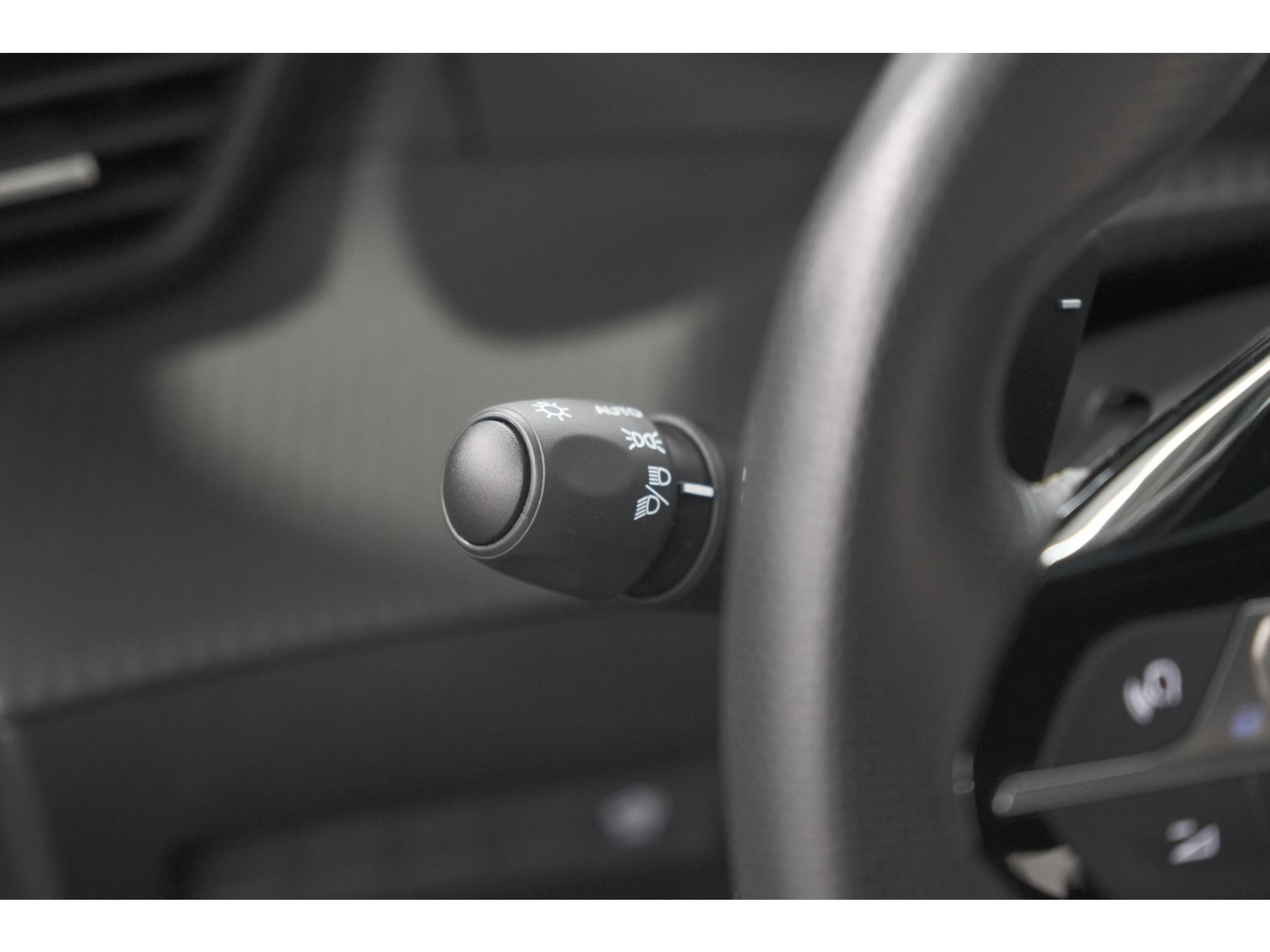 Peugeot 2008 PureTech 130 EAT8 GT | Camera | Apple Carplay | Parkeersensoren | 17 Inch Lichtmetalen Velgen