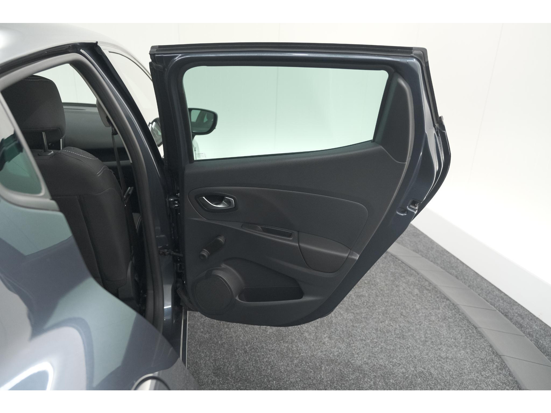 Renault Clio 1.2 Limited | Trekhaak | Navigatie | Parkeersensoren | Climate Control